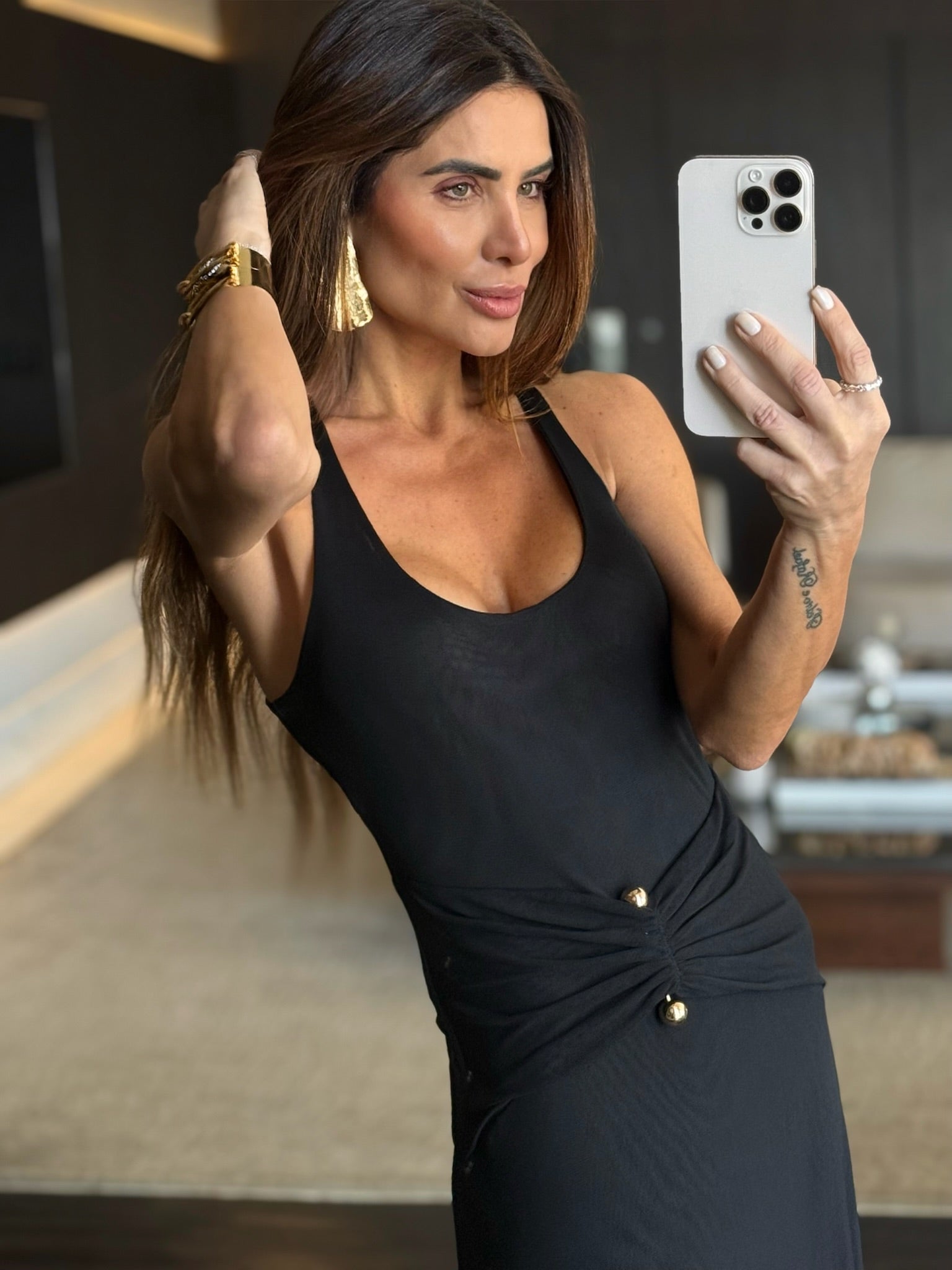 Vestido De tule com peça dourada