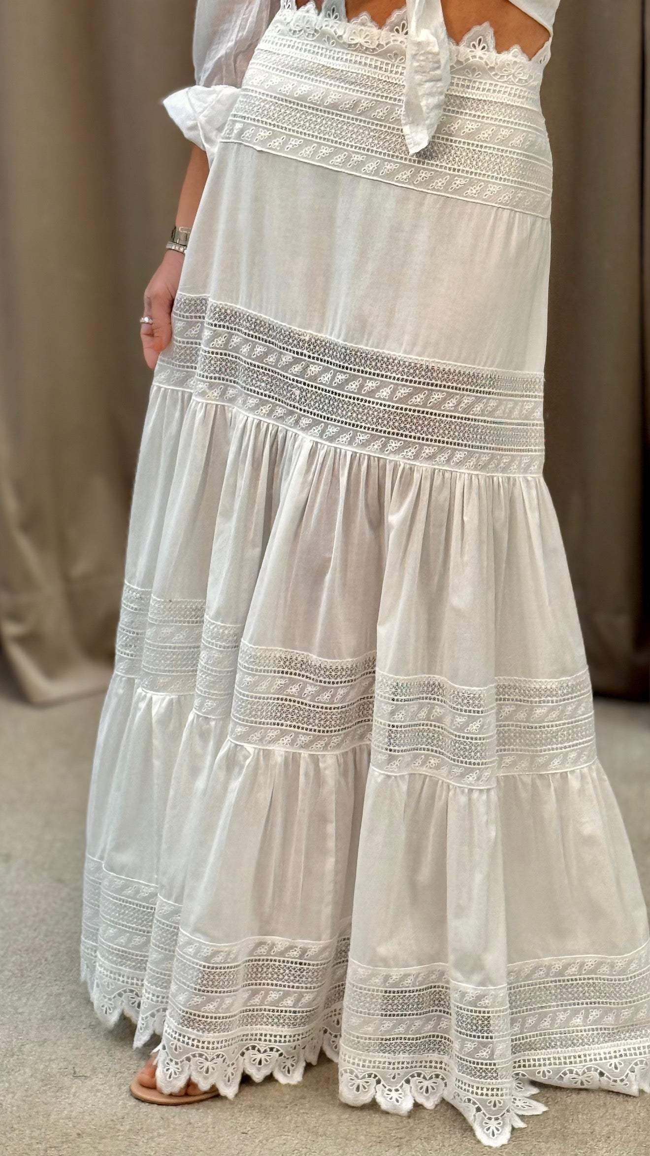 Saia De Cambraia De Algodão Com Entremeio