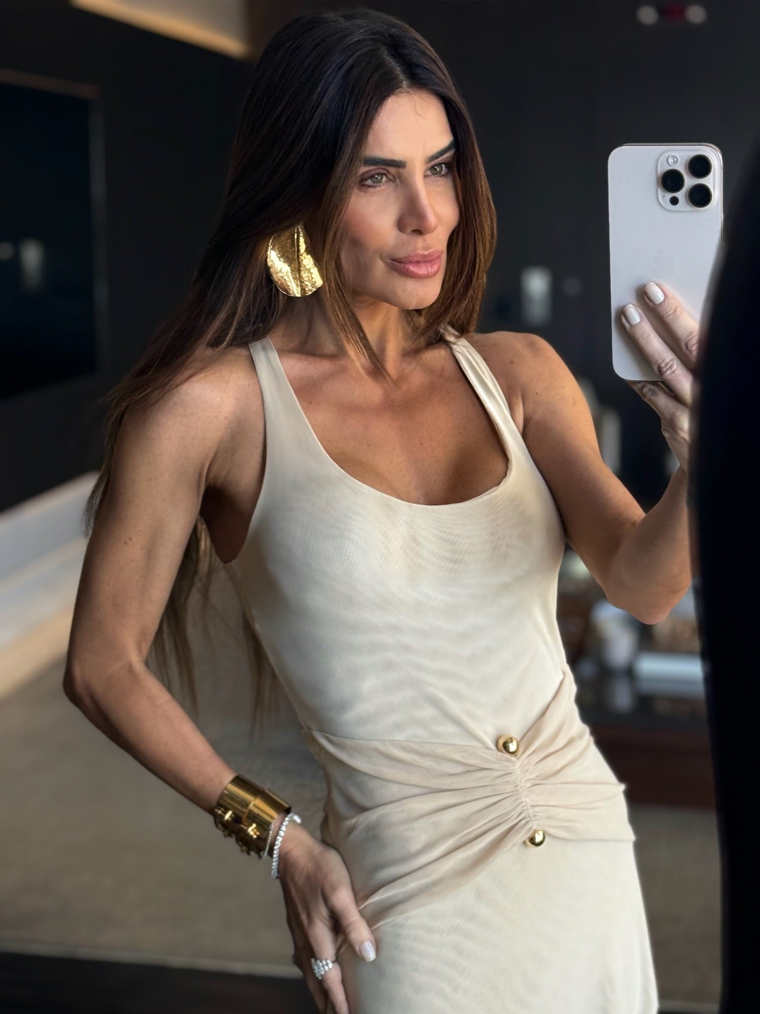 Vestido De tule com peça dourada