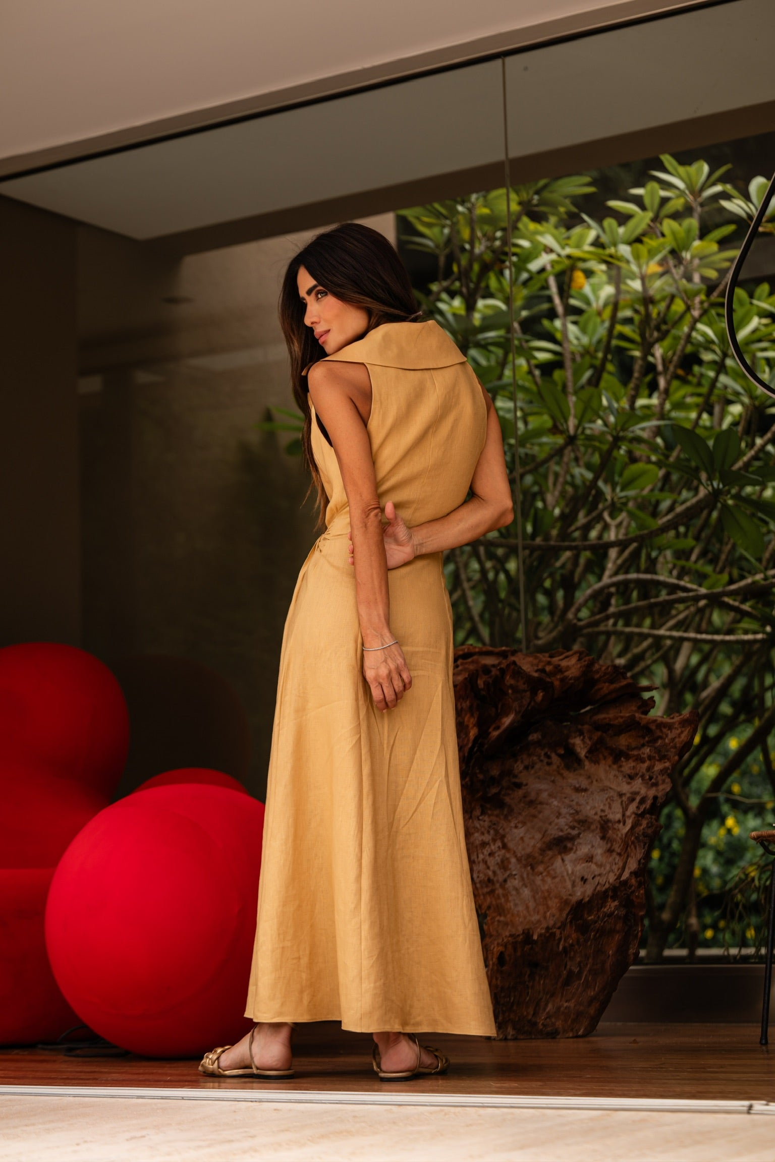 Vestido Midi com Lapela e Cinto