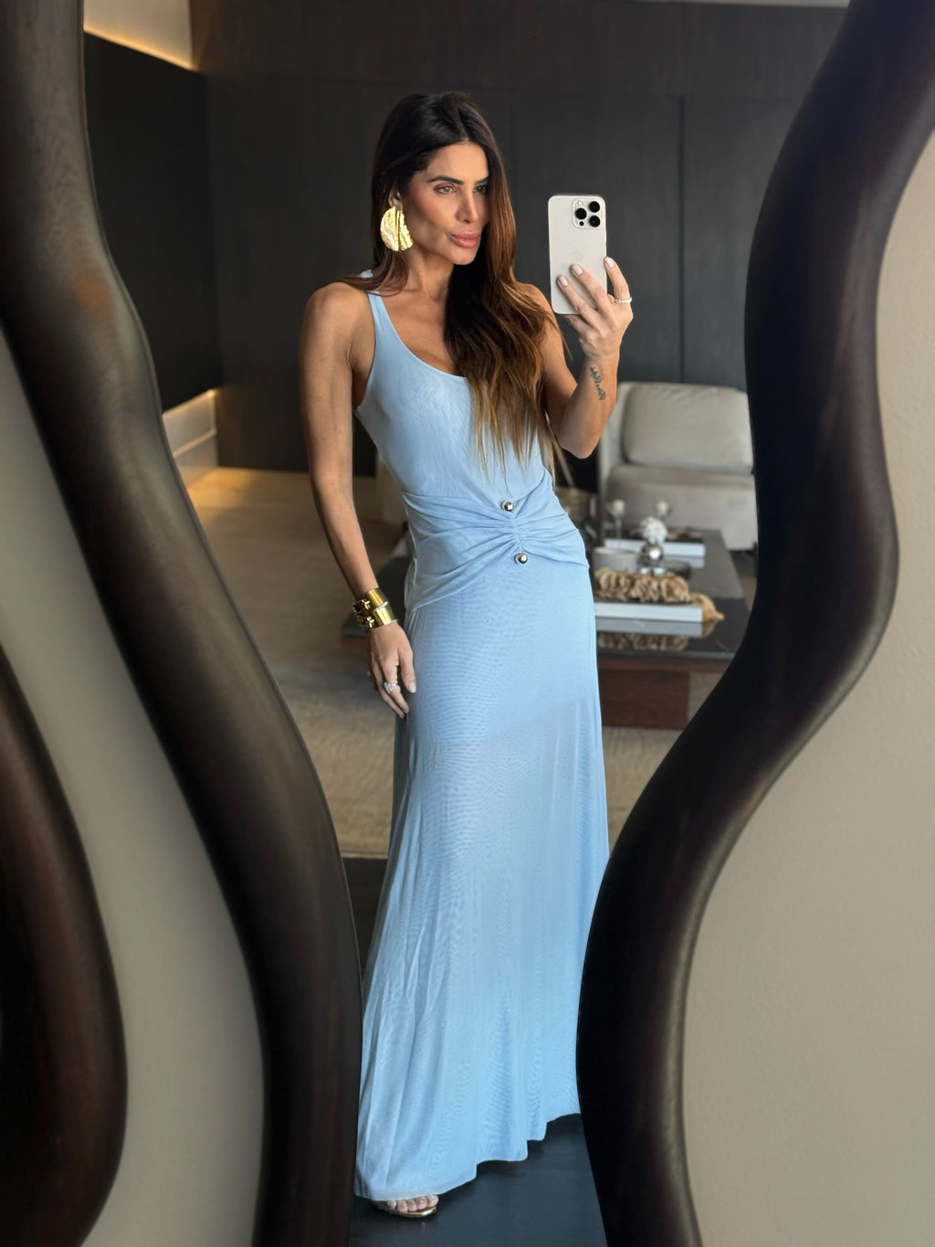 Vestido De tule com peça dourada