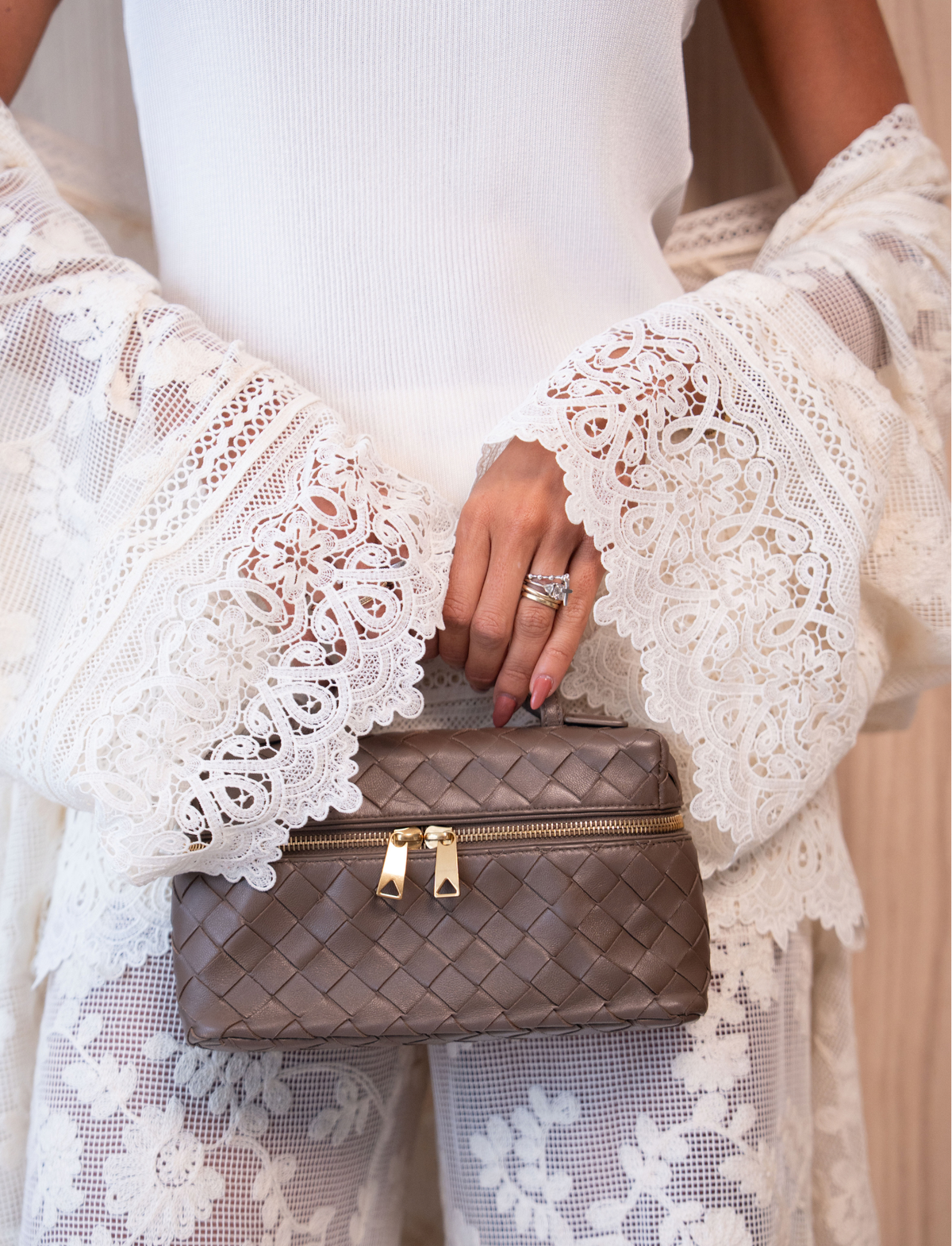 Conjunto Kimono e Calça com Saia Sobreposta  em Tela  de Guipuir Bordado