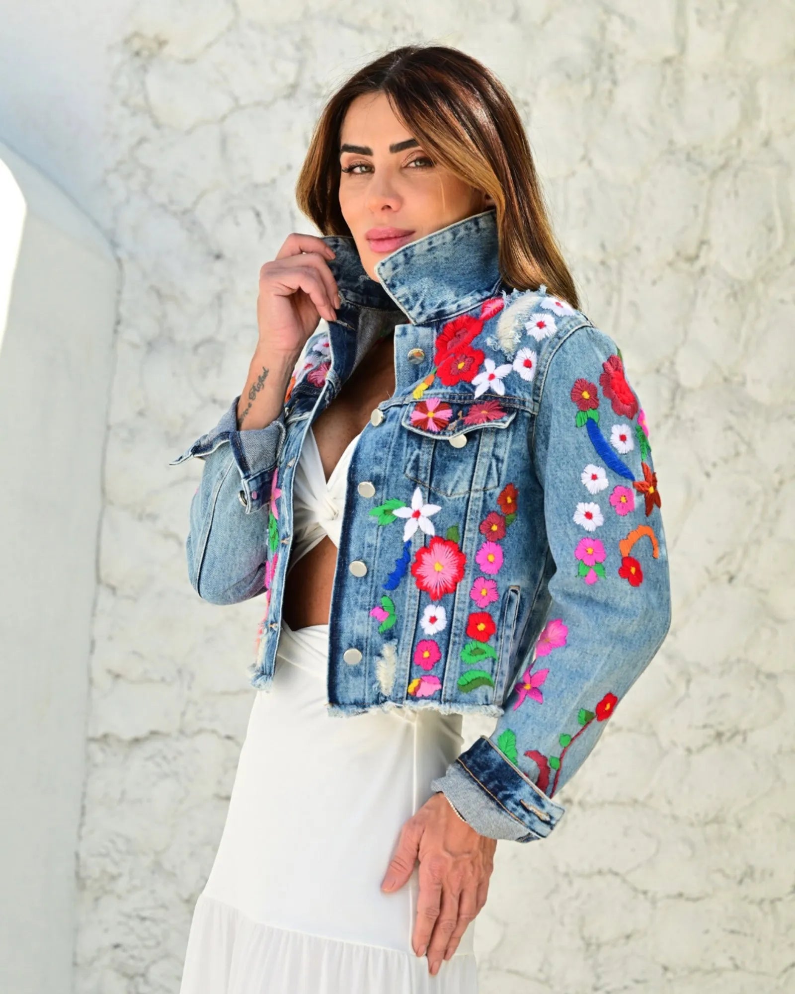 Jaqueta Bordada Flores Linha Vermelha JEANS ESCURO