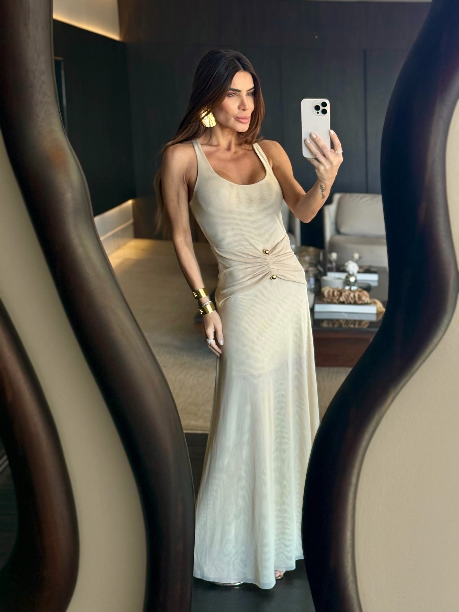 Vestido De tule com peça dourada