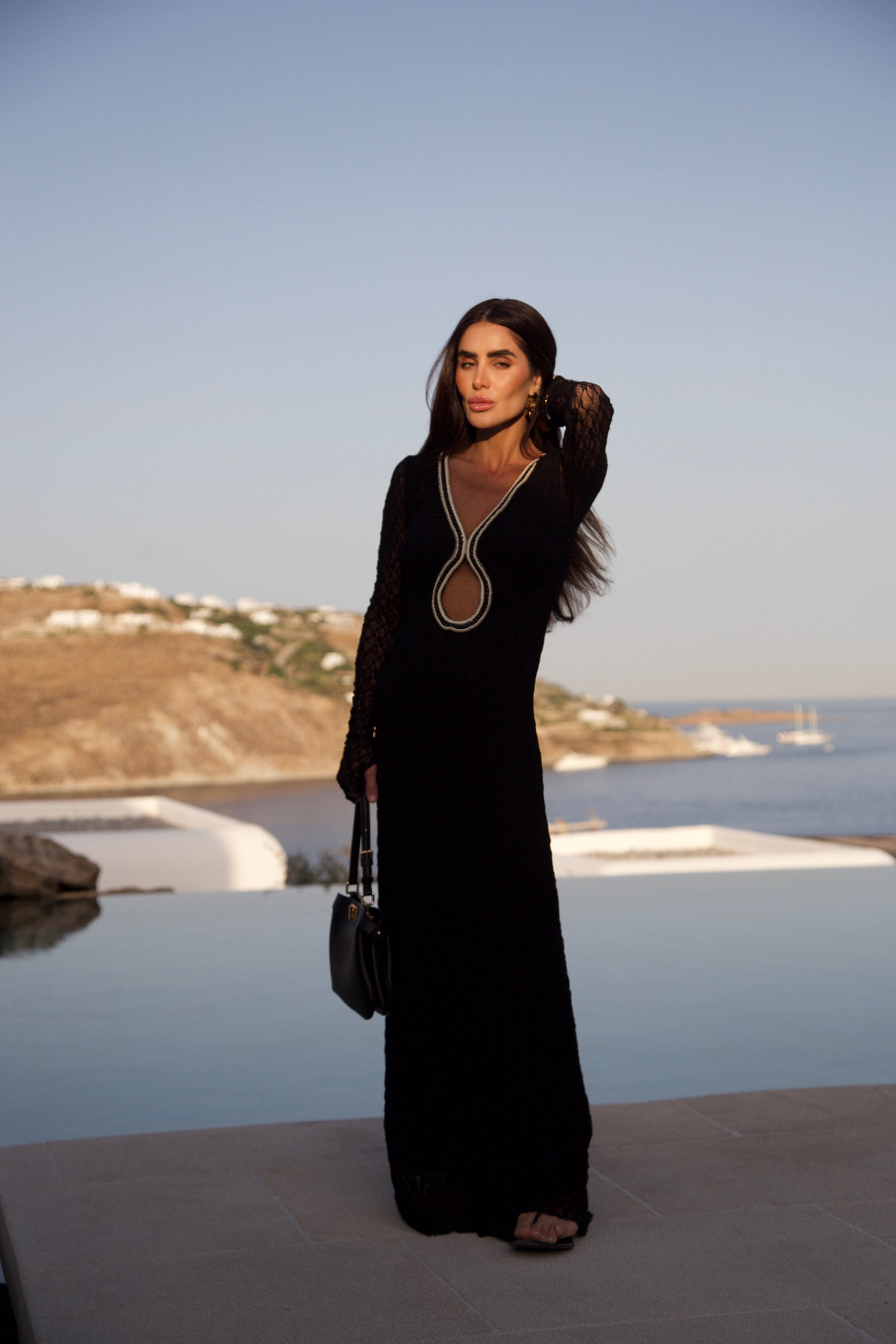 Vestido em Renda Decote Bordado