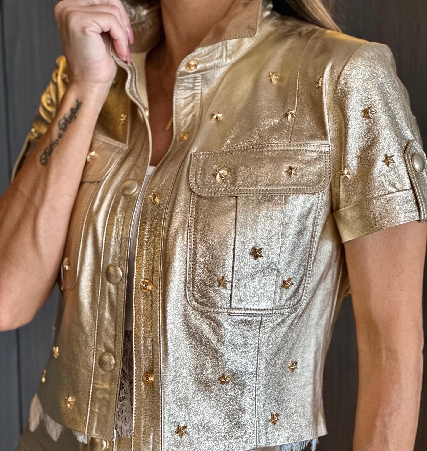 Cropped Couro Com Estrelas