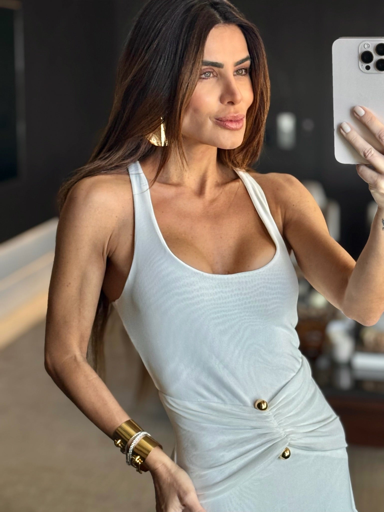 Vestido De tule com peça dourada