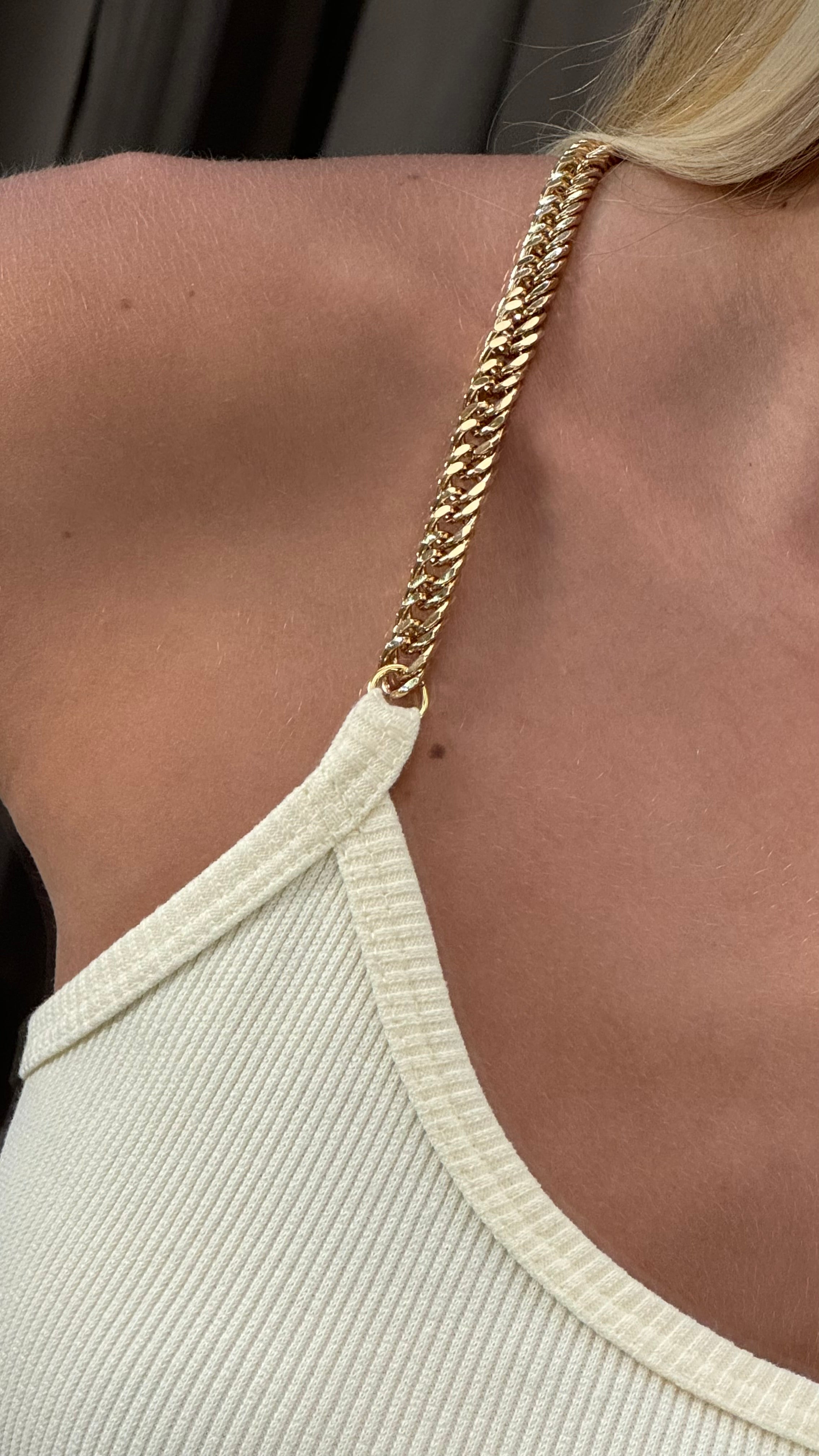 Regata Malha Canelada Com Alça De Corrente