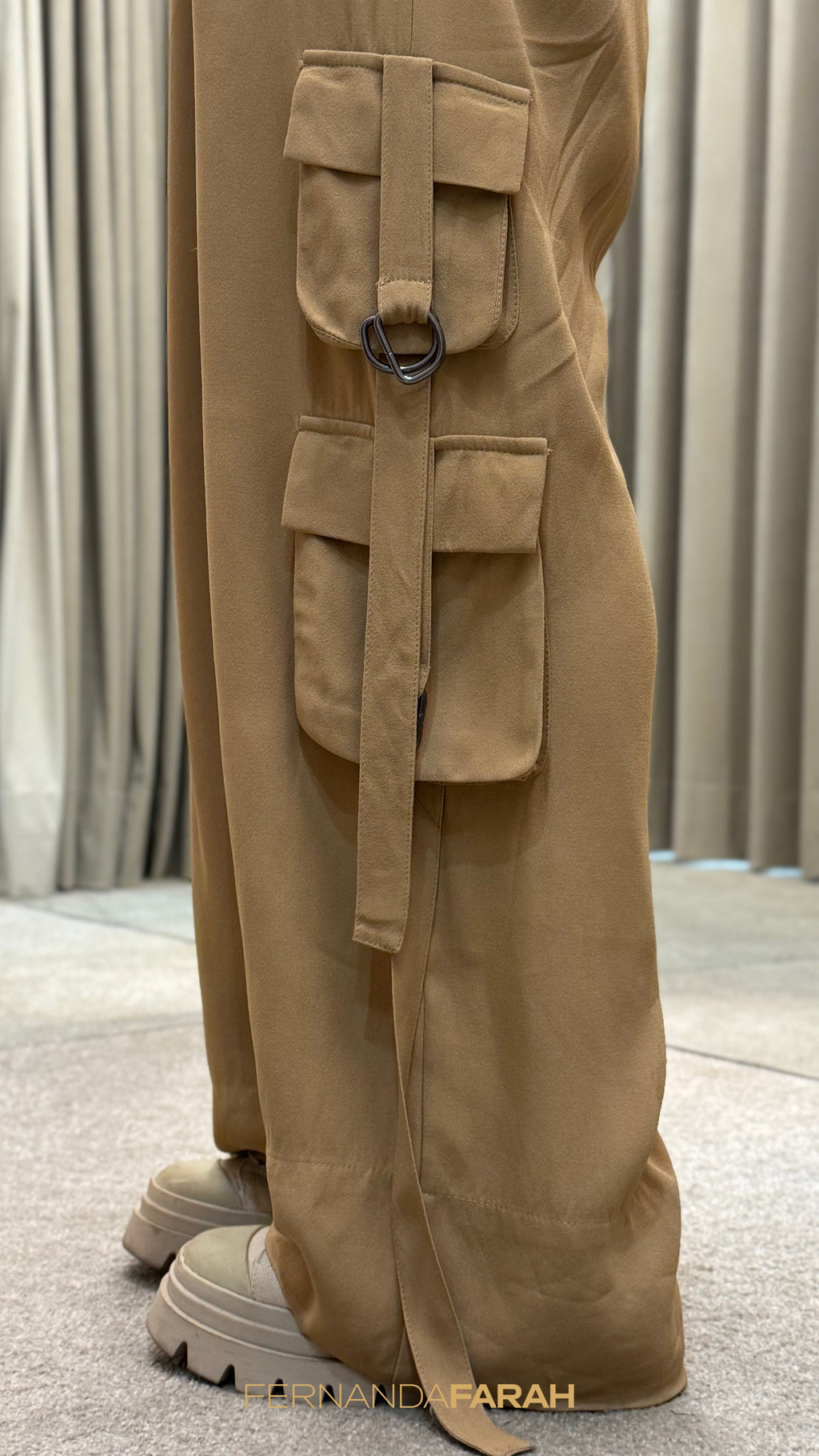 Calça Crepe Reta Com Bolsos