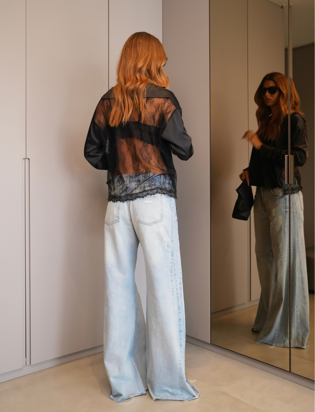 Calça Jeans Cintura Baixa Pantalona com Recorte