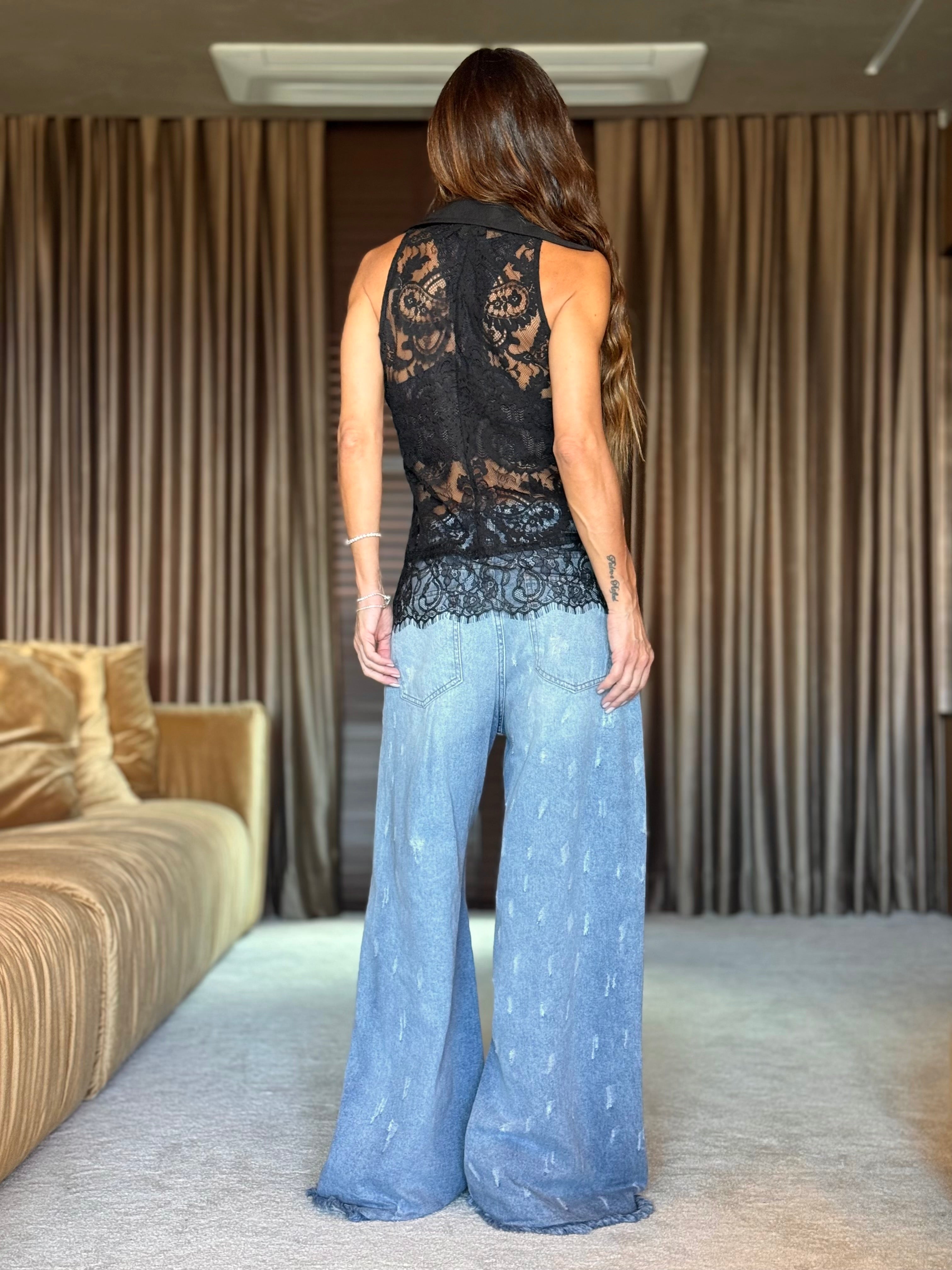 Camisa de renda sem manga