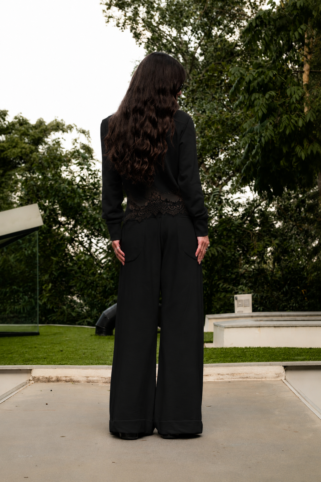 Conjunto Moletom Calça Pantalona e Blusa com Renda Bordada