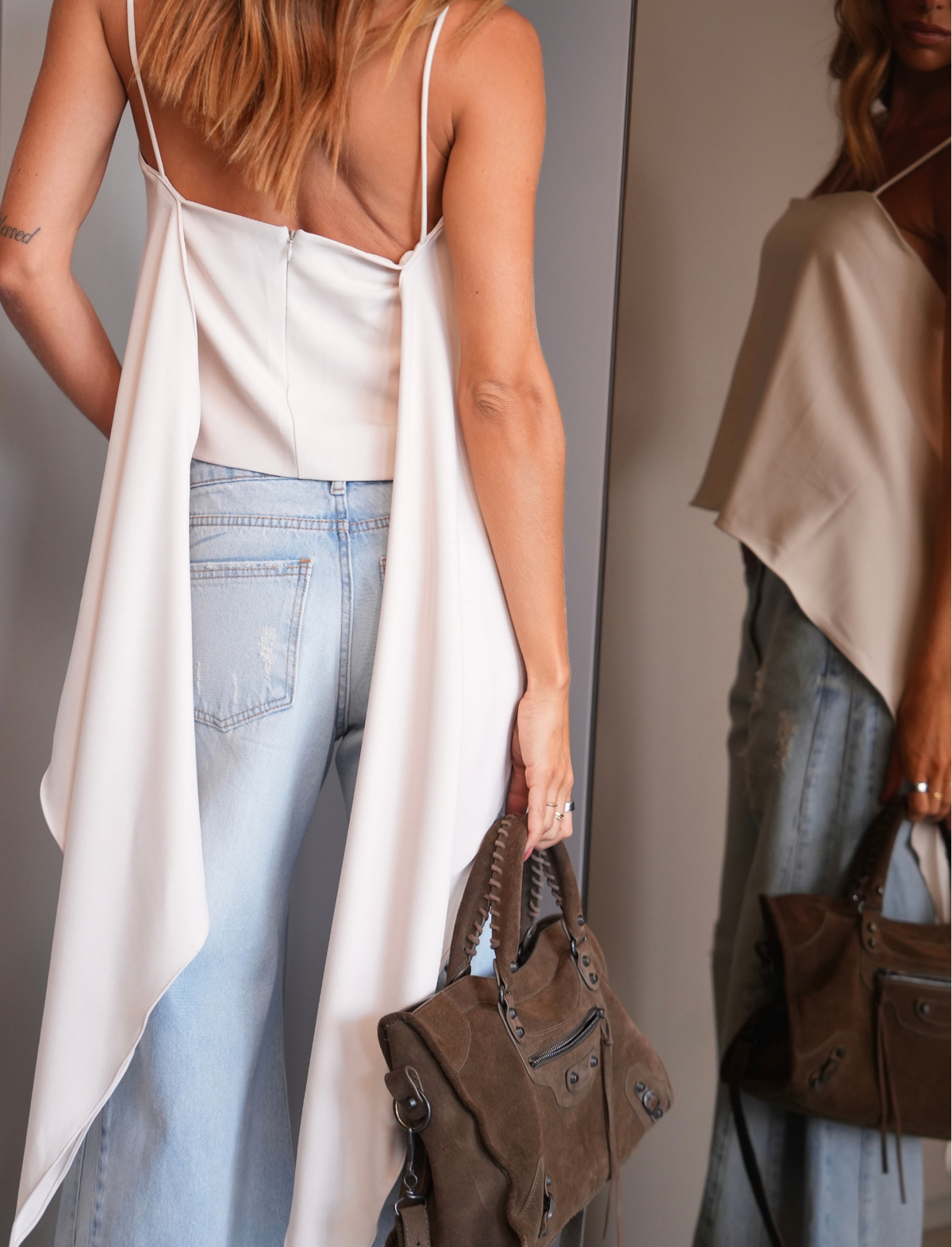 Blusa em Crepe Detalhe Pontas