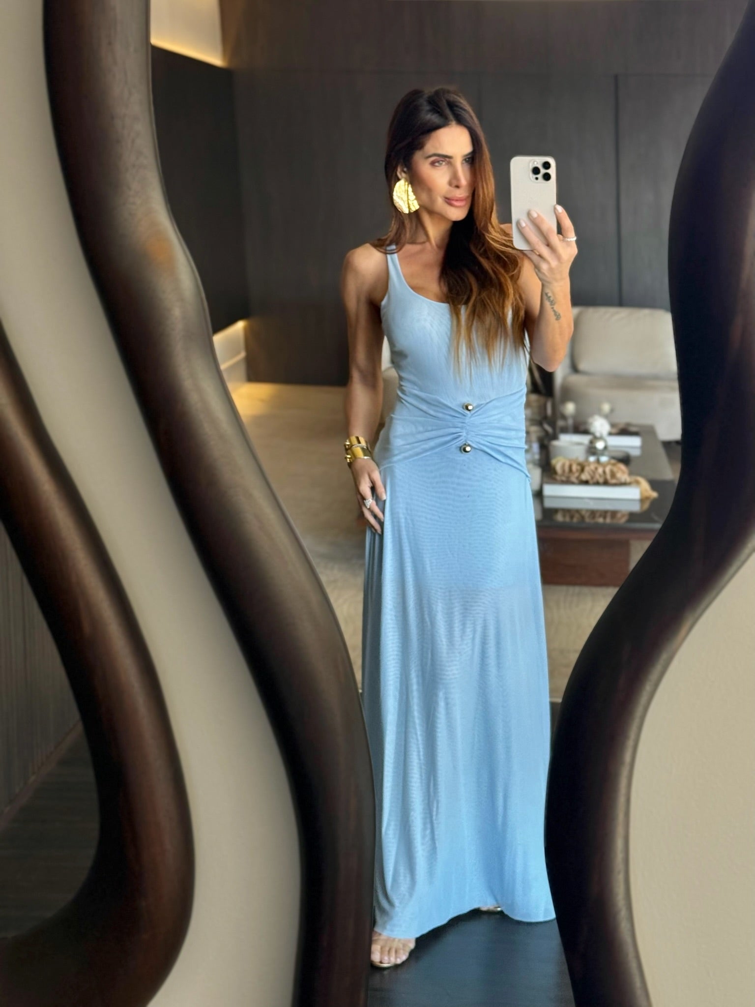 Vestido De tule com peça dourada