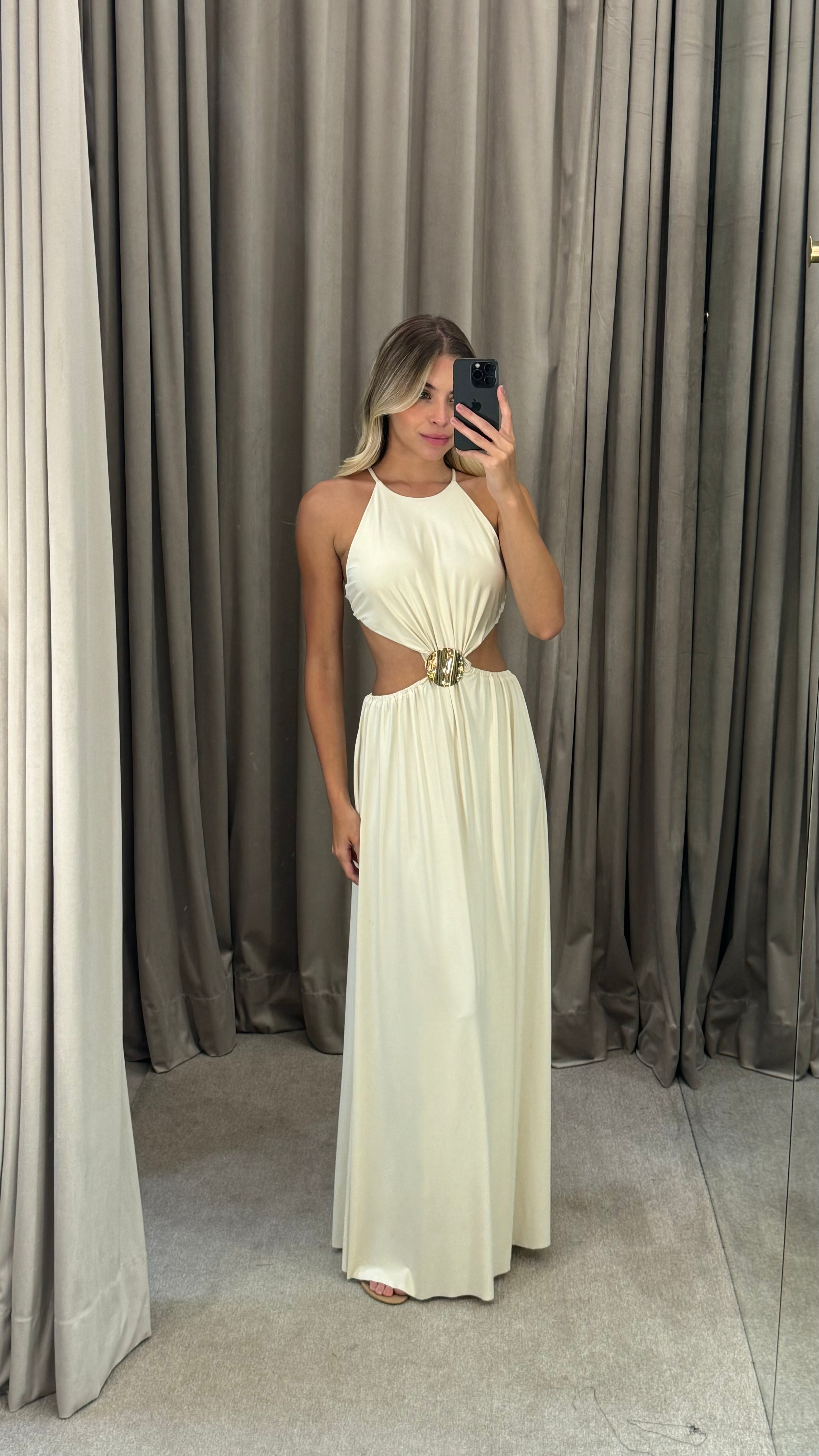 Vestido de Malha com Peça Dourada na Cintura