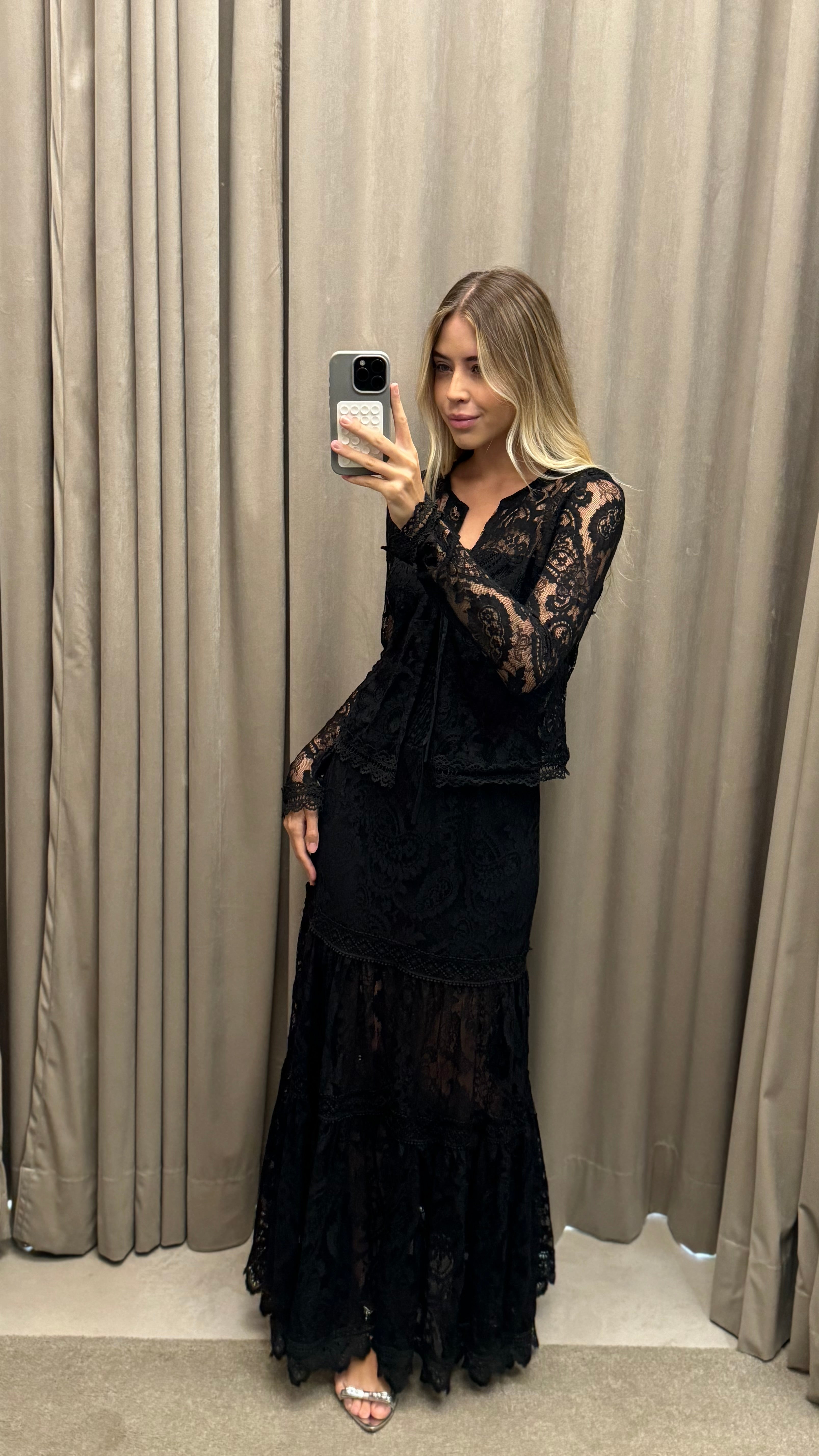 Vestido Tomara que Caia em Lastex com mix de rendas