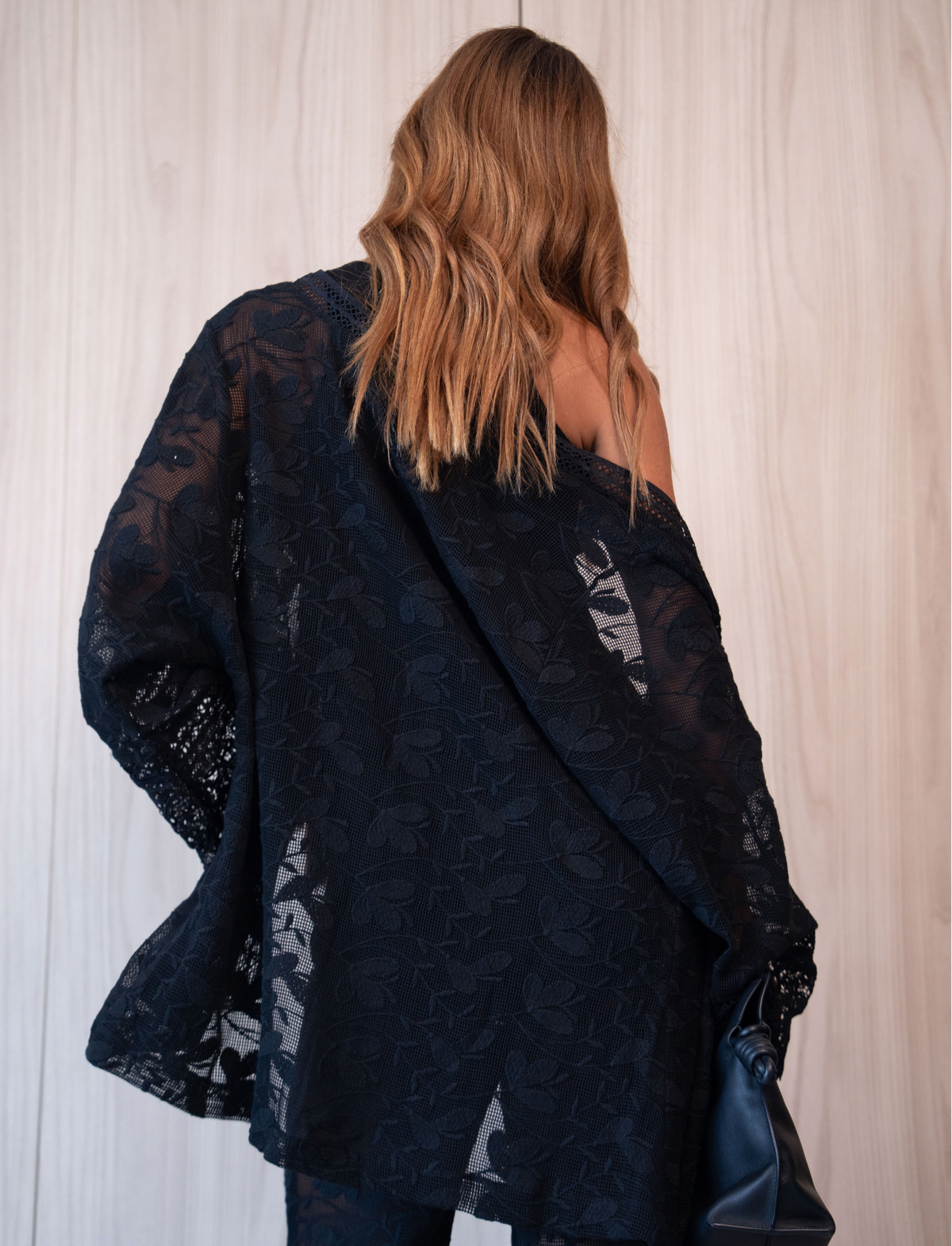 Conjunto Kimono e Calça com Saia Sobreposta  em Tela  de Guipuir Bordado