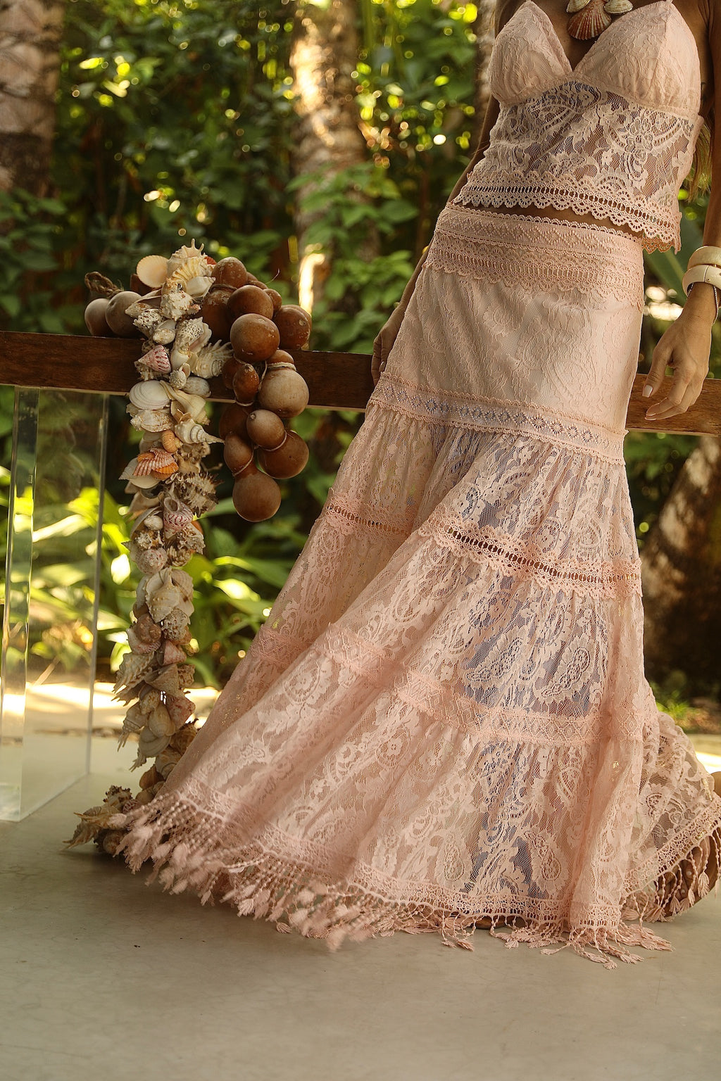 Saia E Top De Renda Com Entremeios