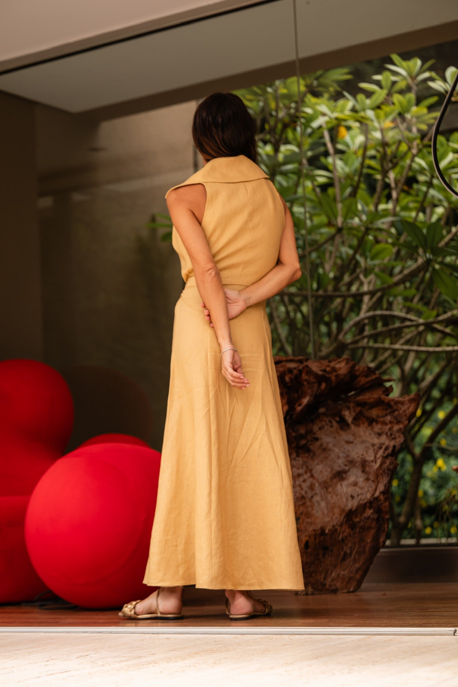 Vestido Midi com Lapela e Cinto