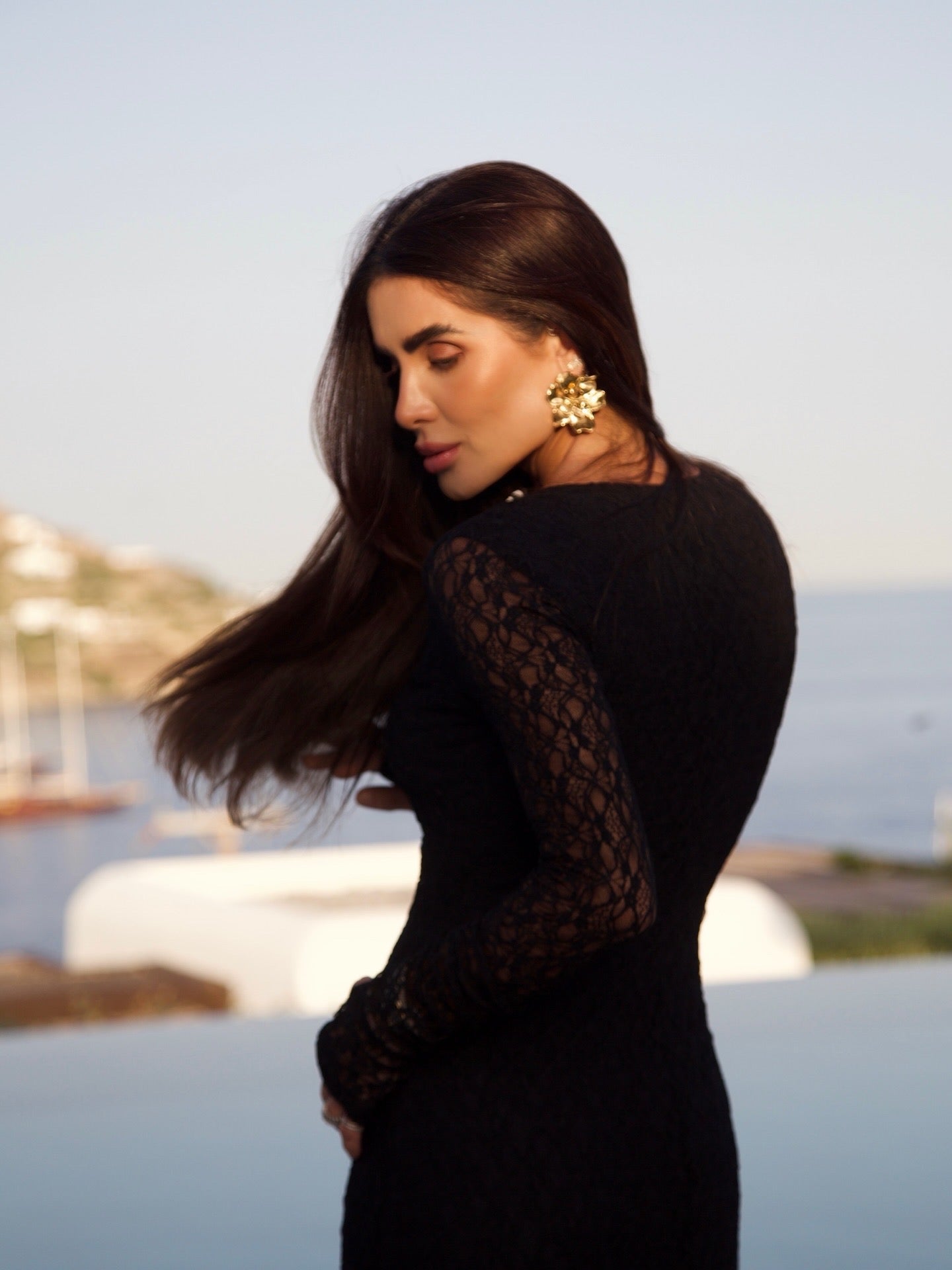Vestido em Renda Decote Bordado