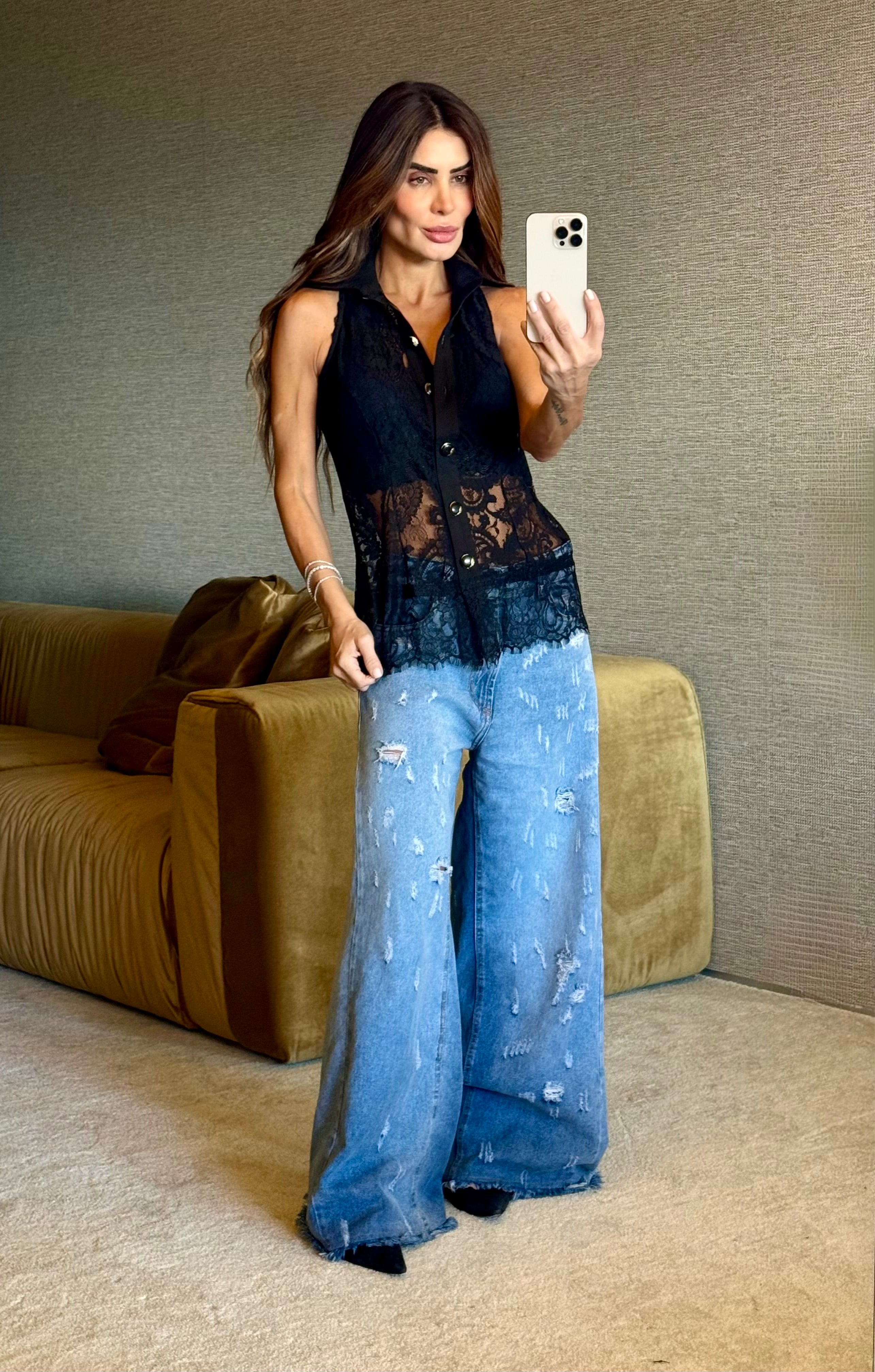 Camisa de renda sem manga