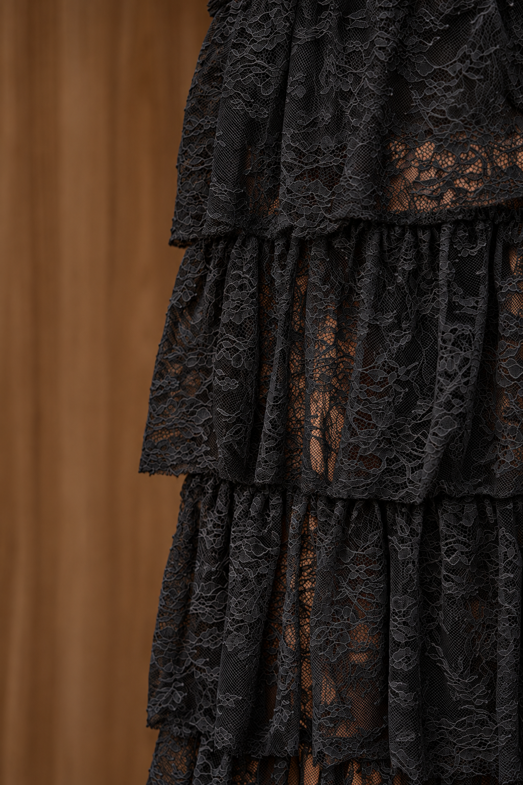 Conjunto de Saia com Babados e Casaquinho em Renda