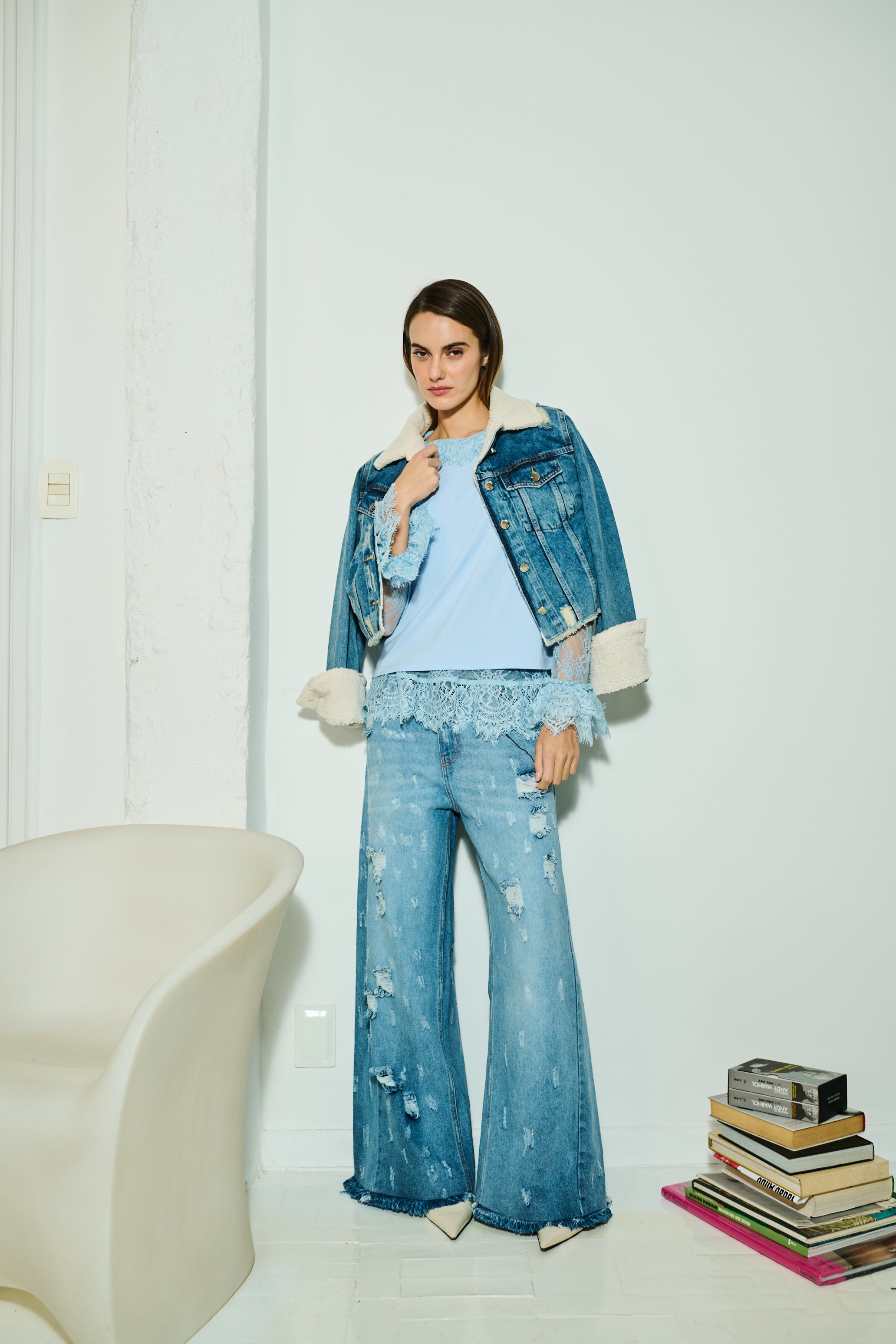 Jaqueta Jeans Gola e Punho em Pelo