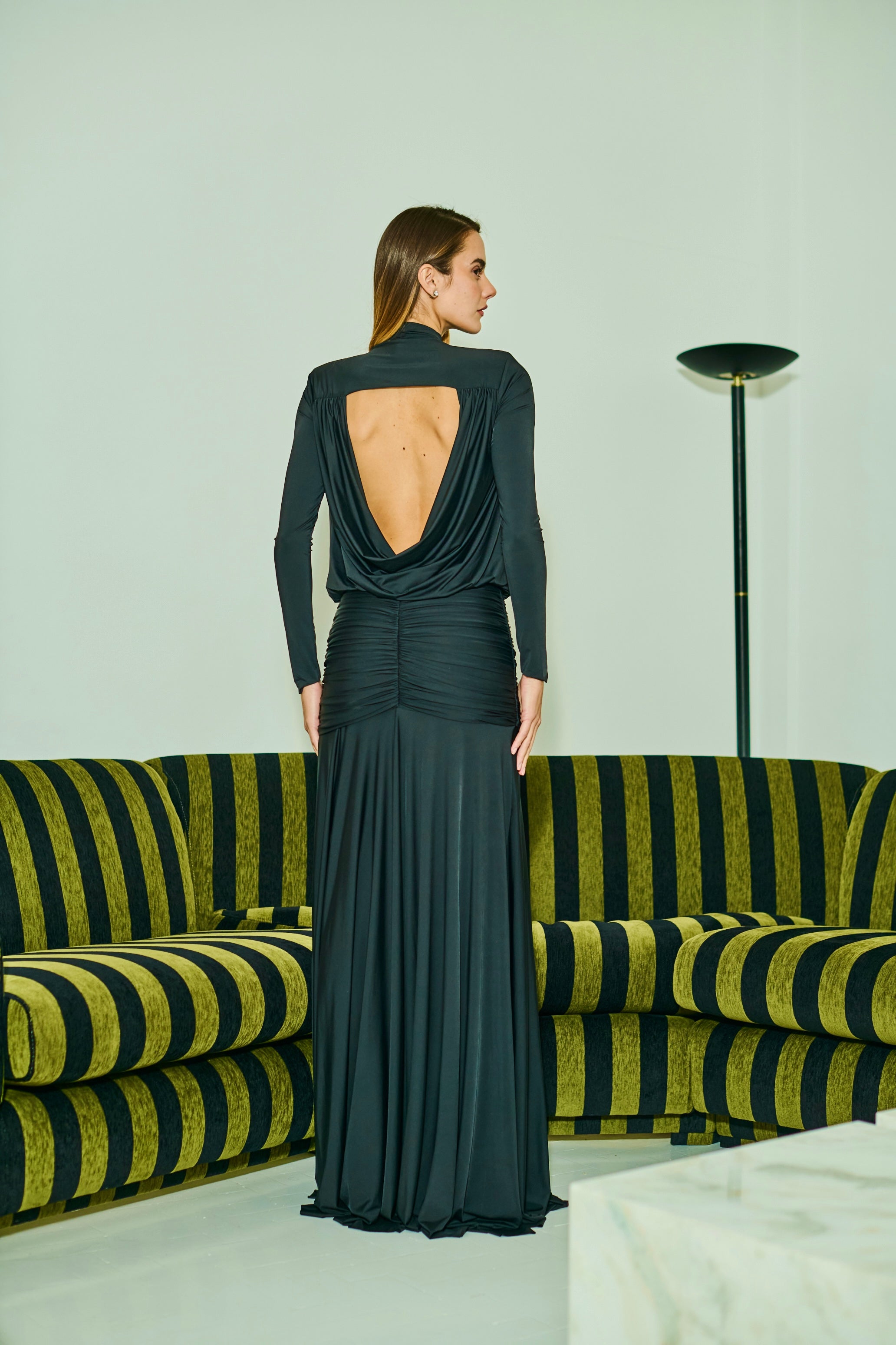 Vestido de Malha Decote Degagê Costas