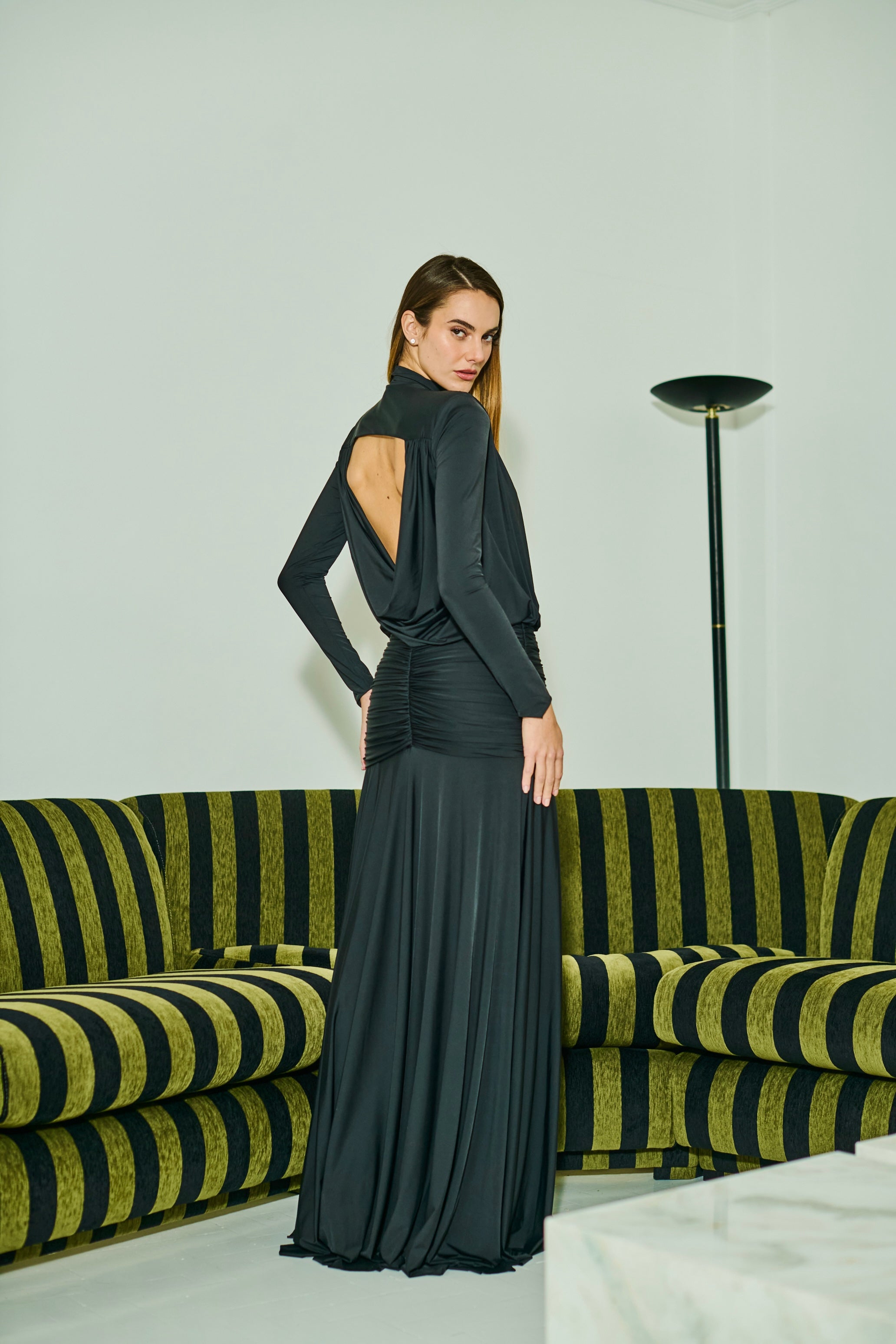 Vestido de Malha Decote Degagê Costas