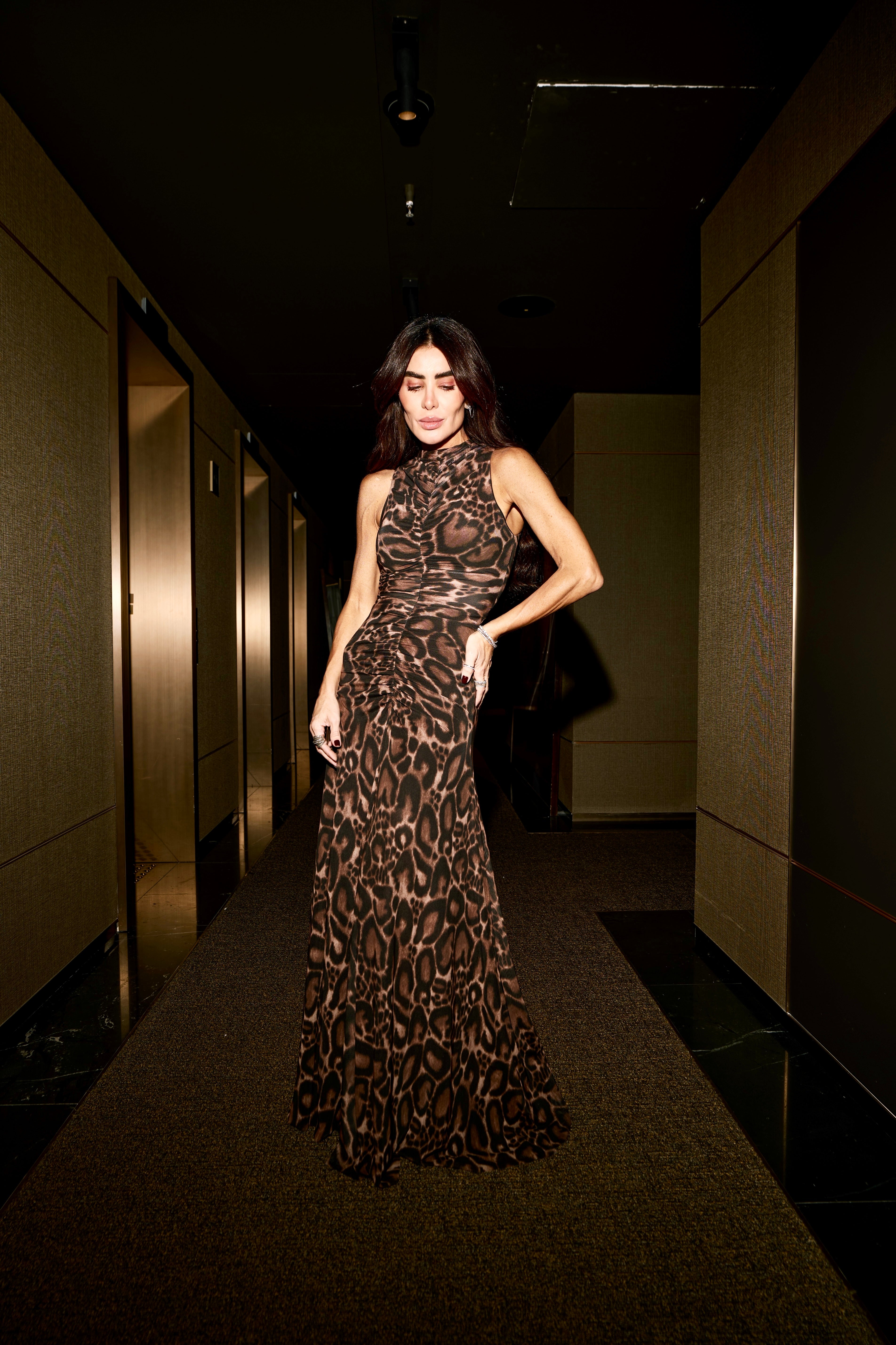 Vestido de Tule Franzido Frente e Costa sem Manga Animal Print