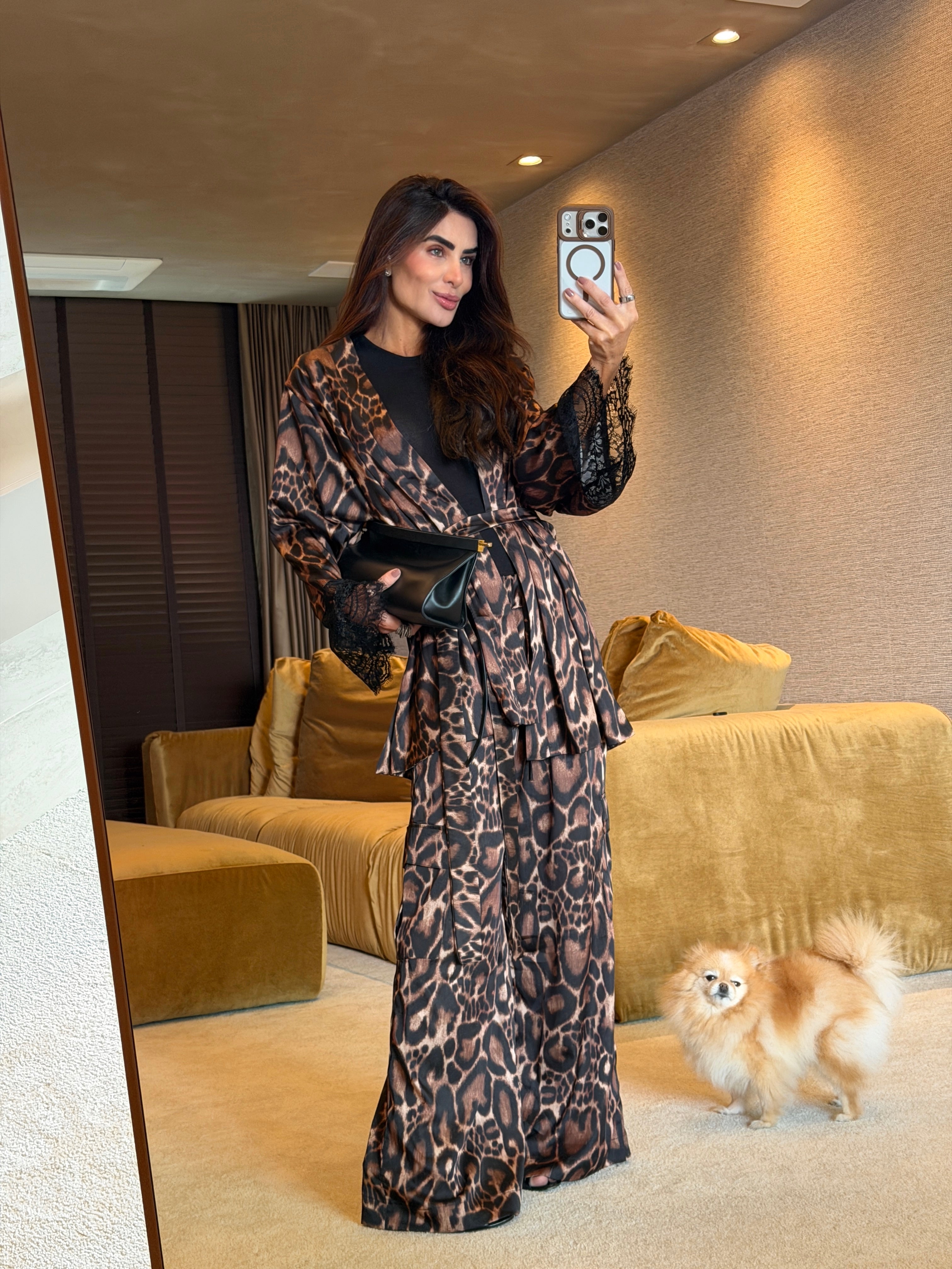 Conjunto Calça e Kimono com Barrado em Renda e Estampa Animal Print