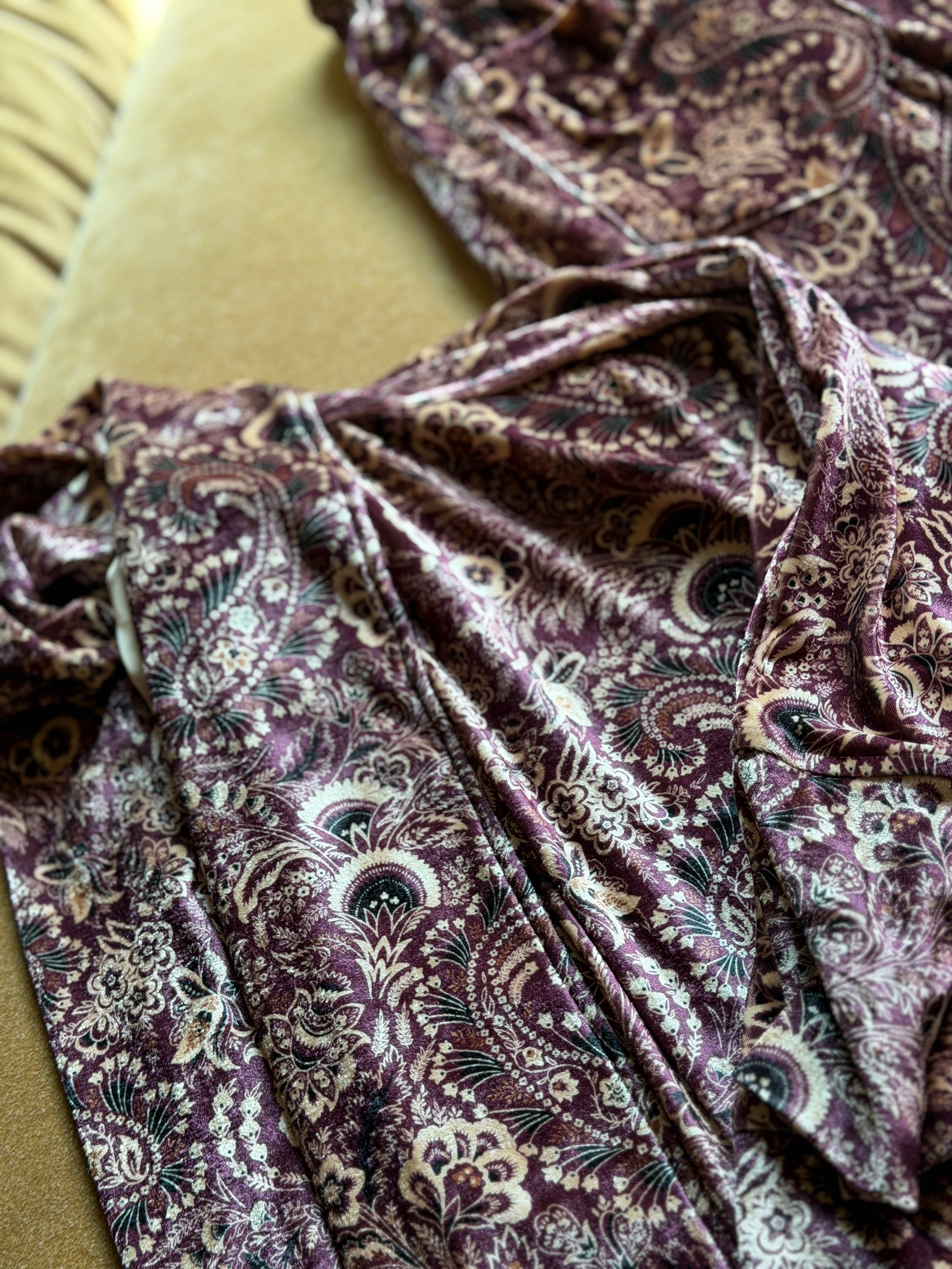 Conjunto Kimono e Pantalona de Veludo com Estampa Paisley