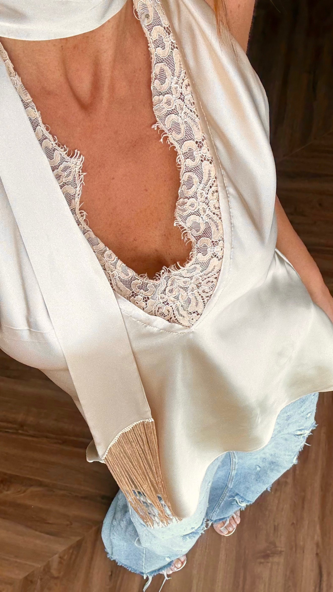 Blusa Cetim amarração com franja em renda