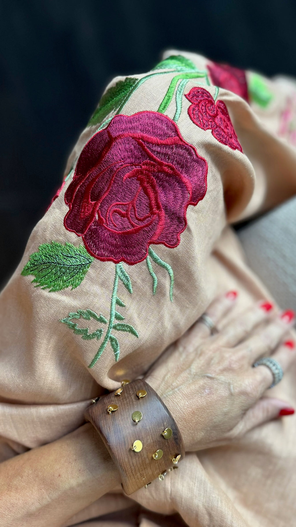 Calça Pantalona Bordada Na Perna