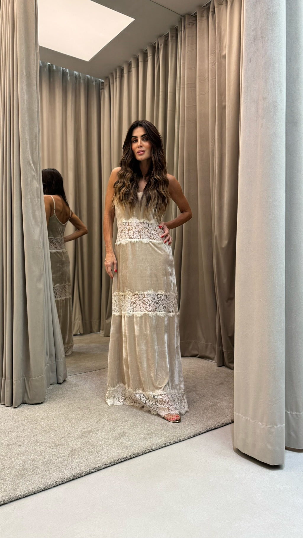 Vestido Veludo Com Detalhes Em Renda