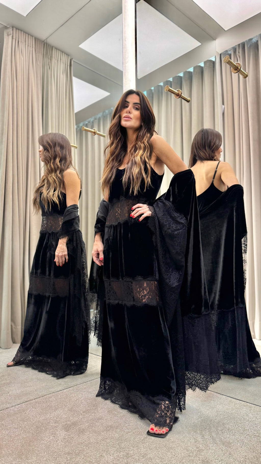 Vestido Veludo Com Detalhes Em Renda