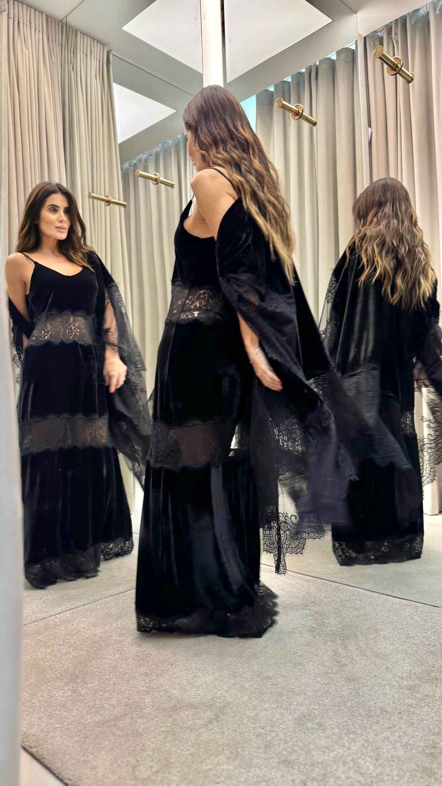 Vestido Veludo Com Detalhes Em Renda