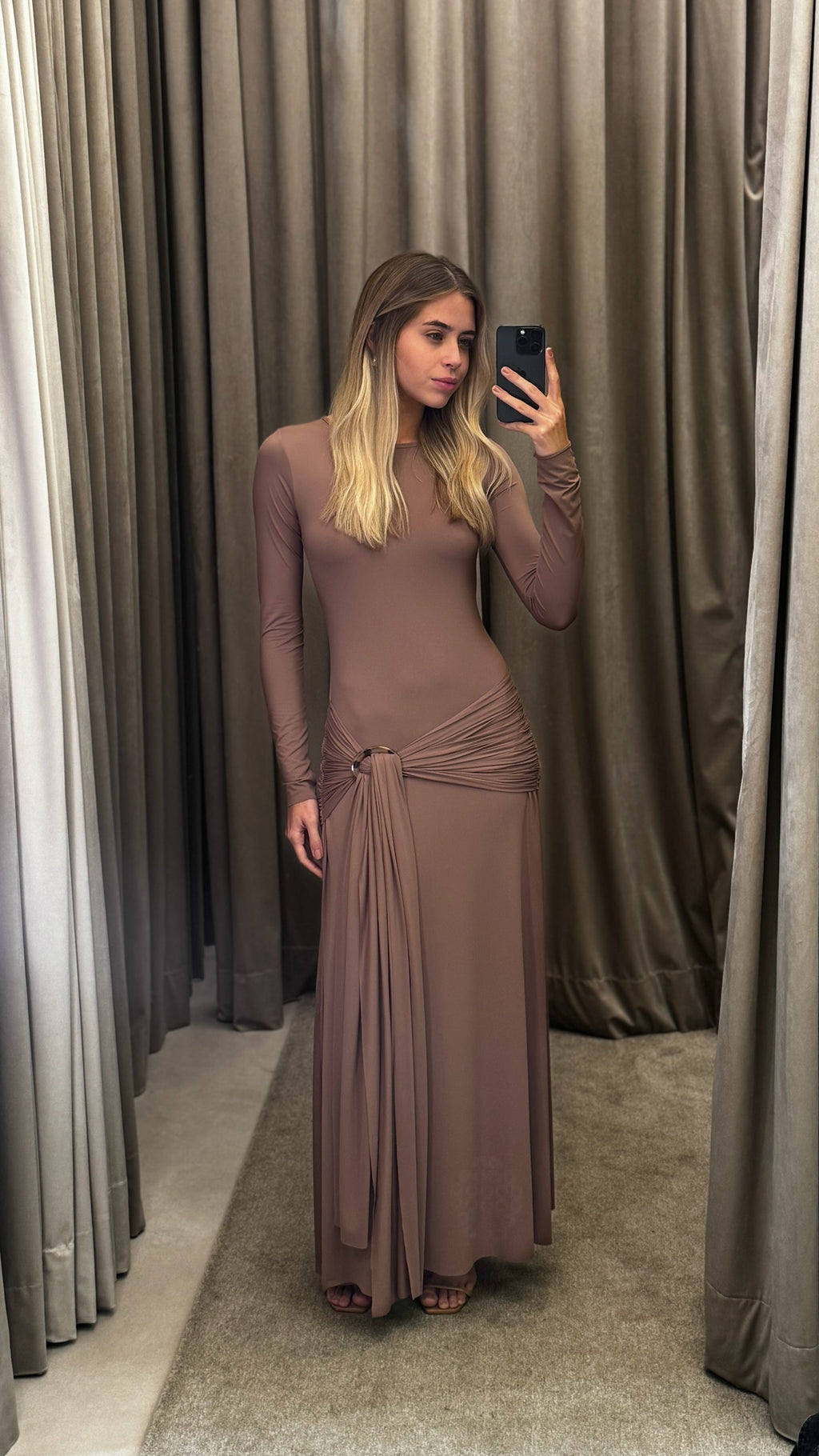 Vestido Manga Longa Malha Fria Com Faixa E Fivela