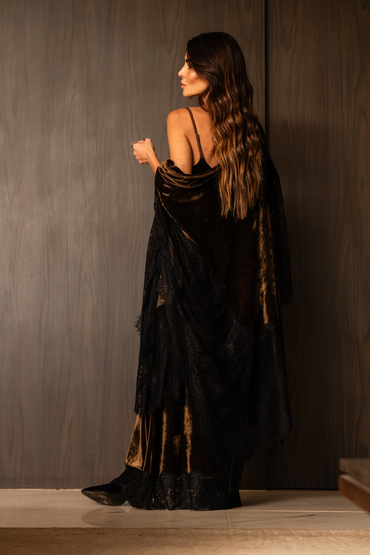 Kimono Veludo Com Detalhes Em Renda