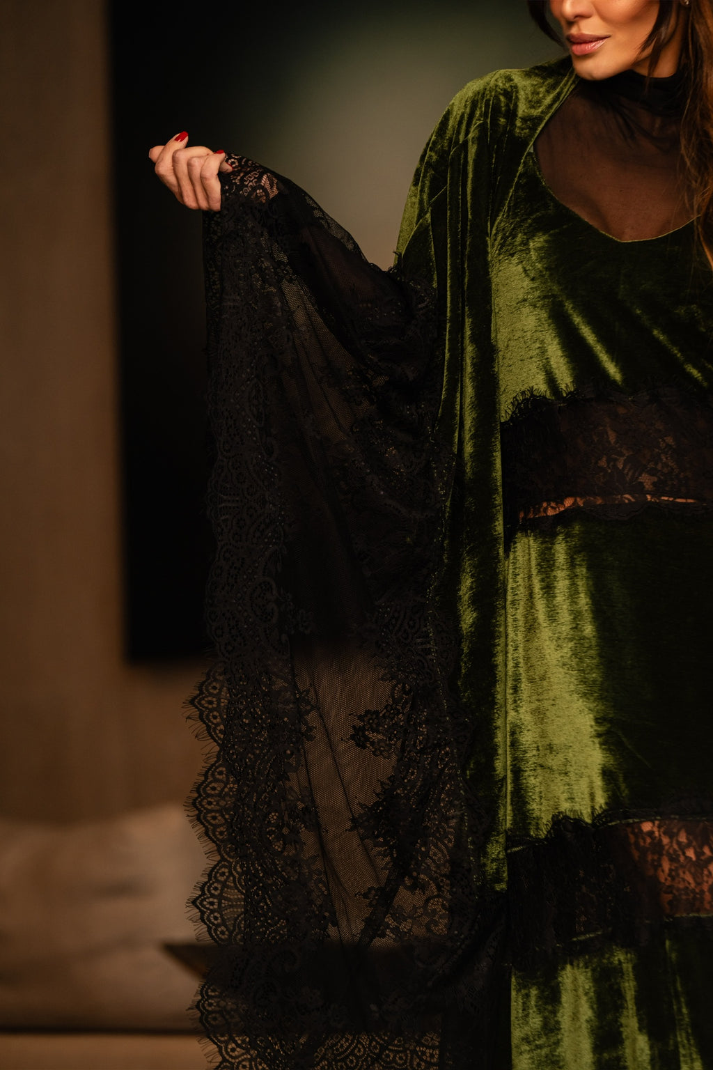 Kimono Veludo Com Detalhes Em Renda