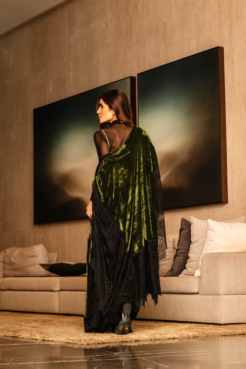 Kimono Veludo Com Detalhes Em Renda