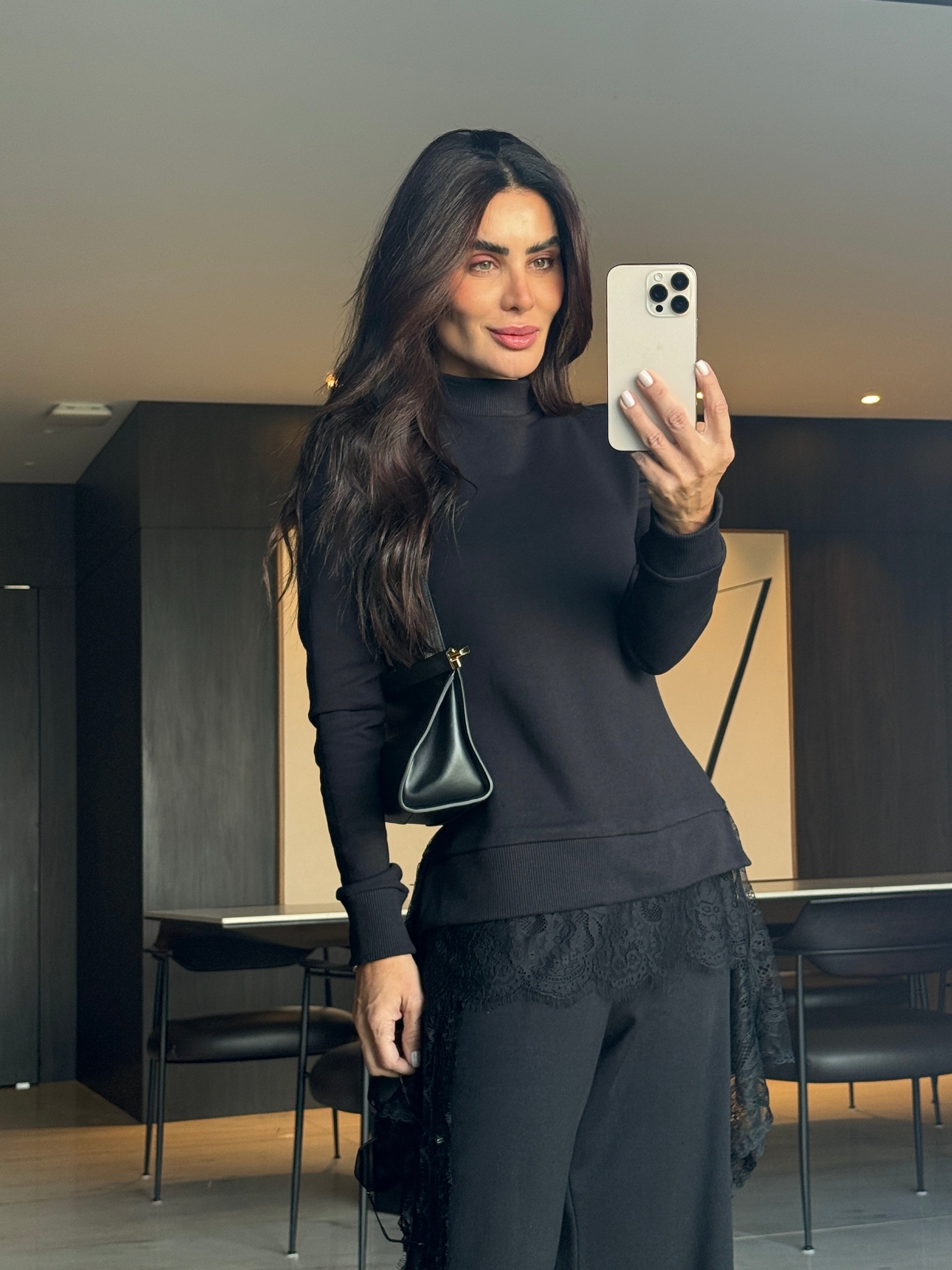 Conjunto Moletom Calça Pantalona e Detalhes em Renda
