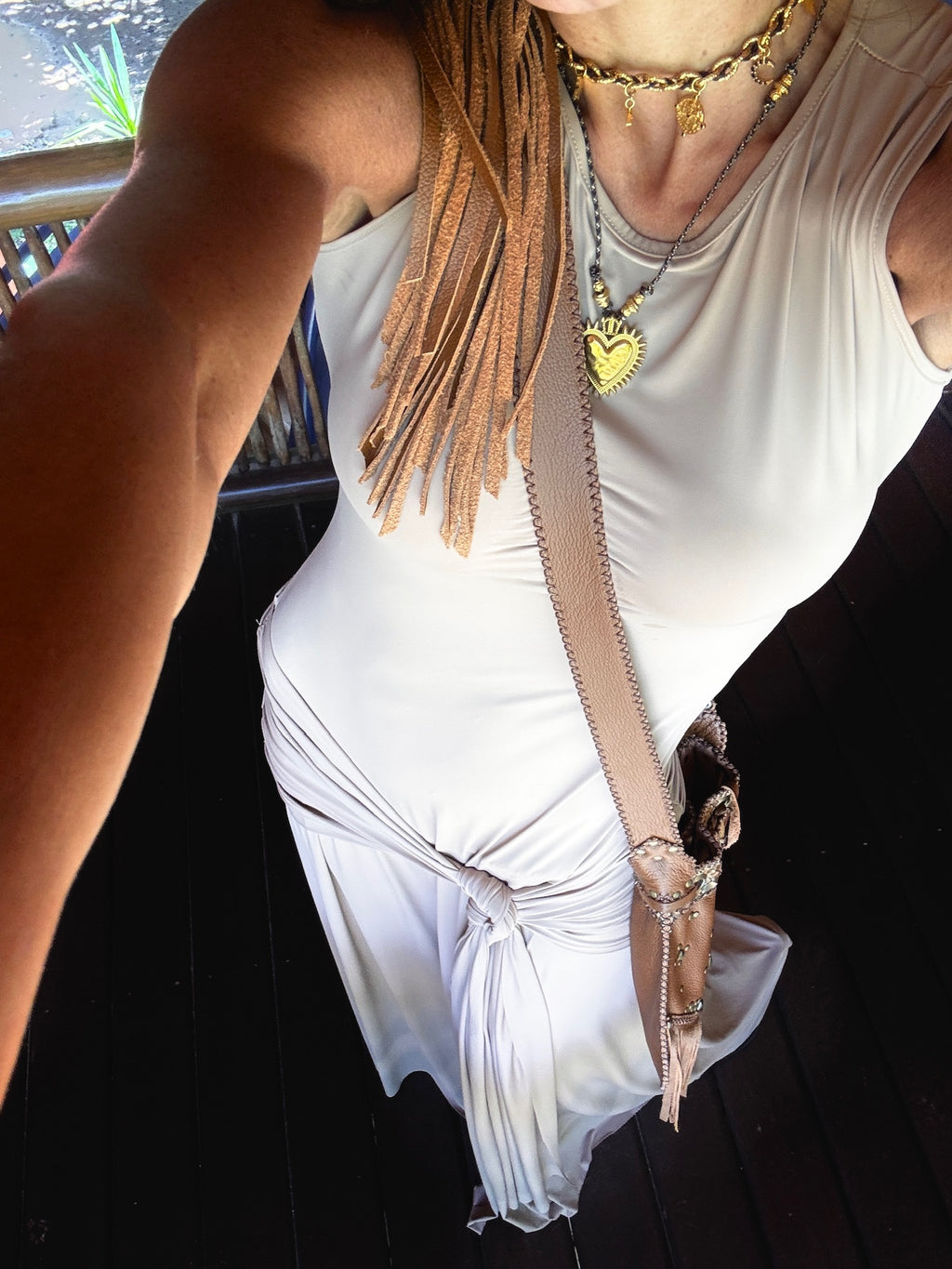 Vestido Em Malha Fria Com Faixa E Fivela