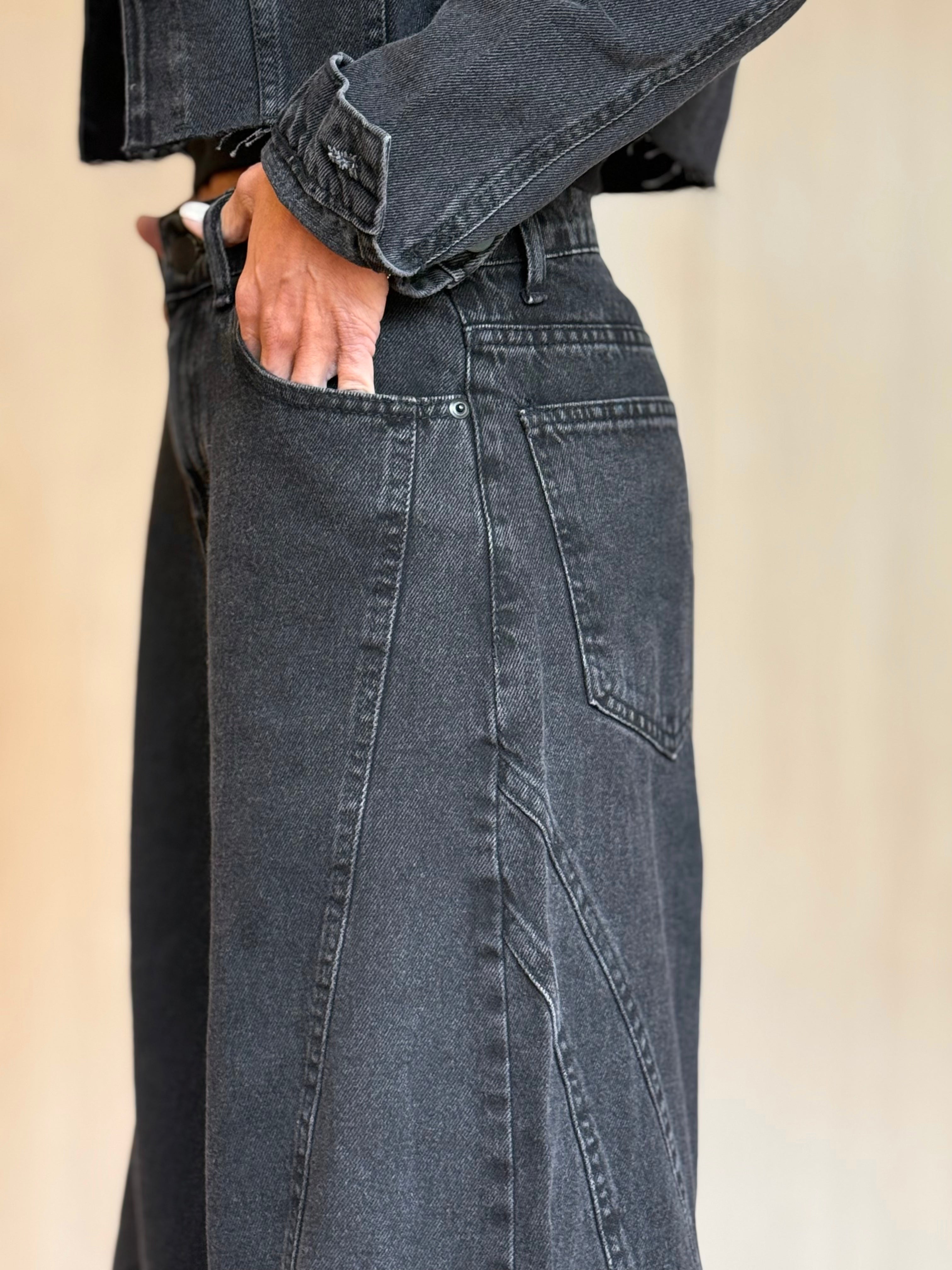 Calça jeans black Pantalona com Recorte