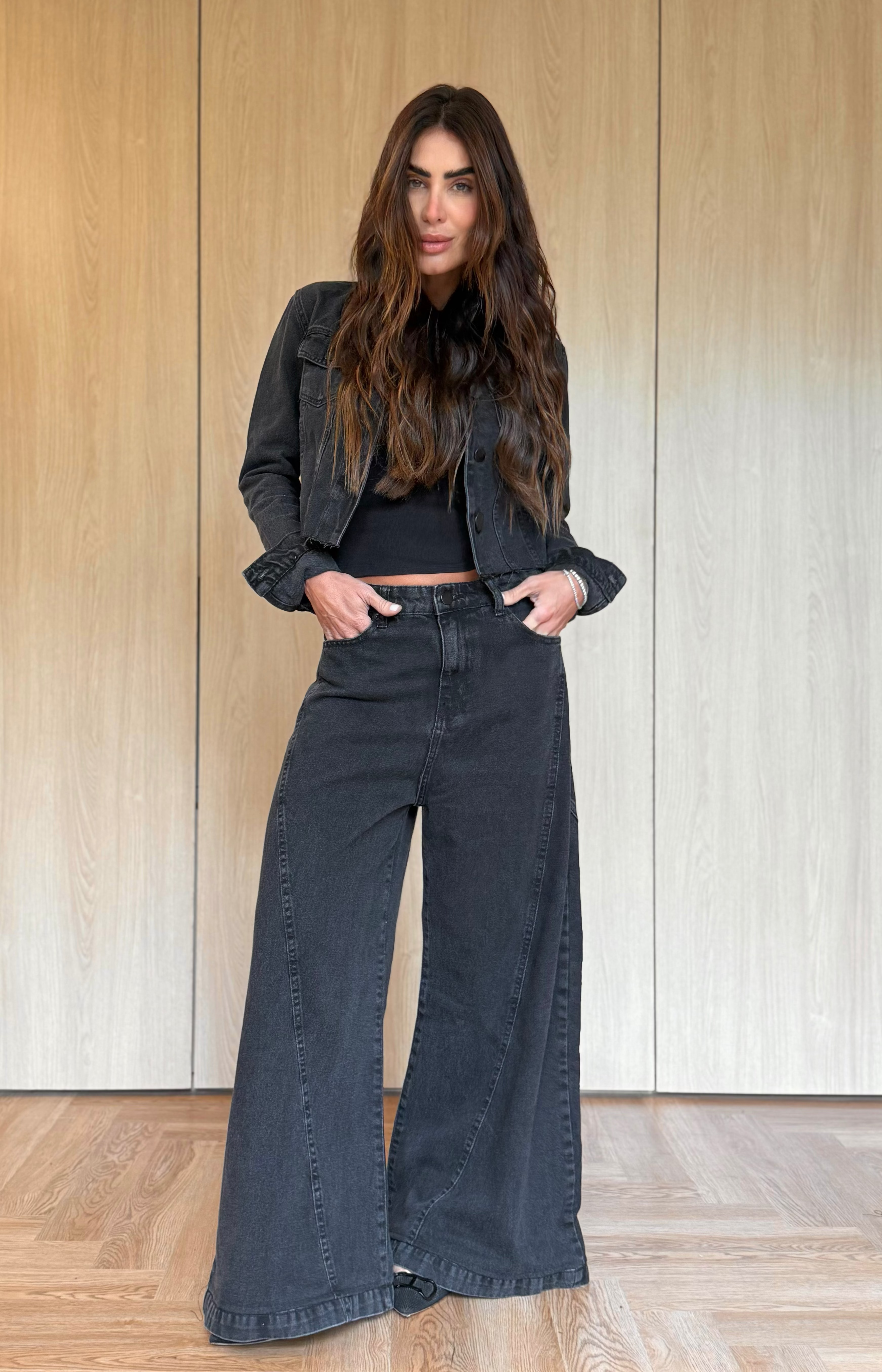 Calça jeans black Pantalona com Recorte
