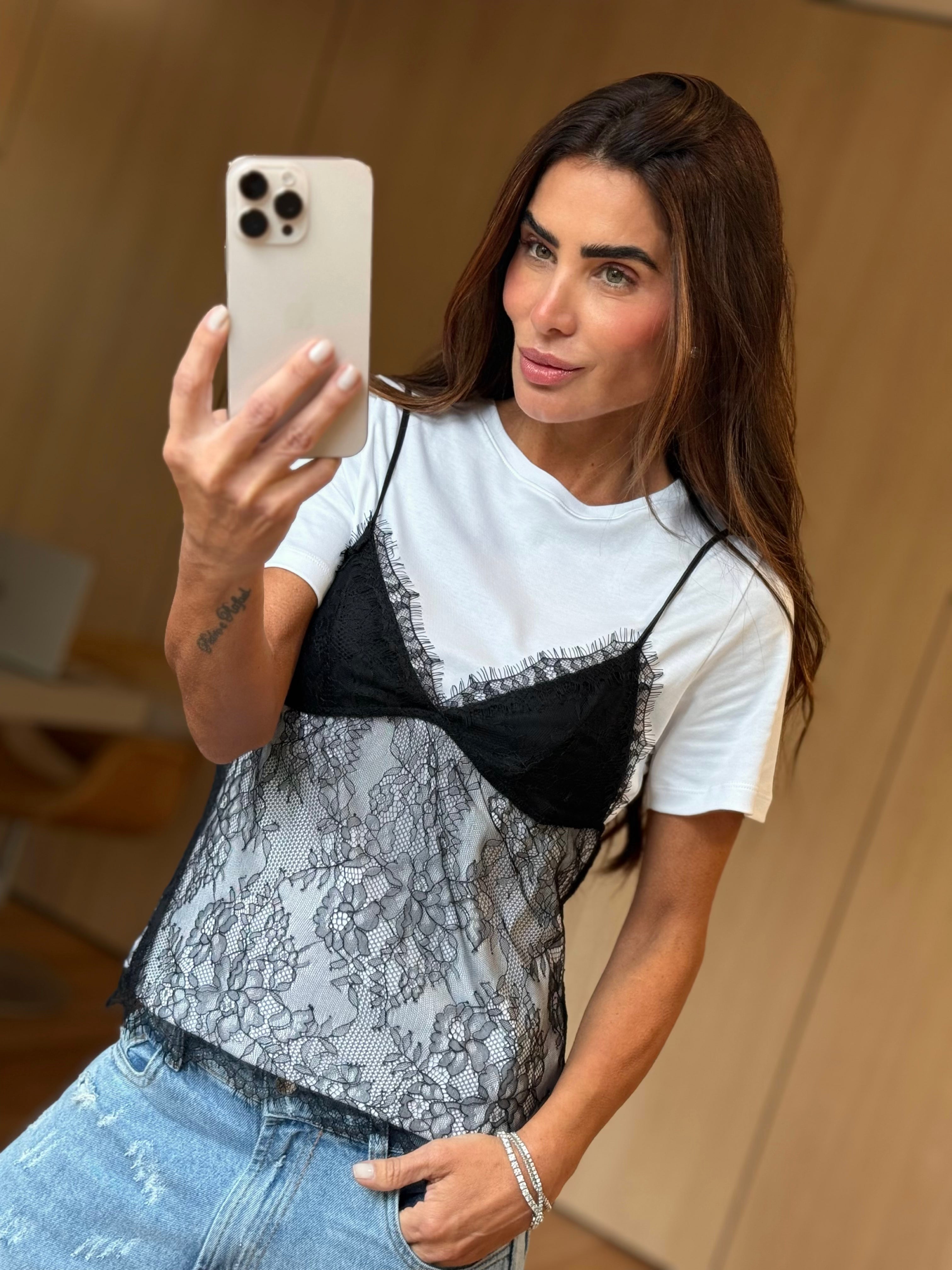 Blusa de Malha com Sobreposição de Renda