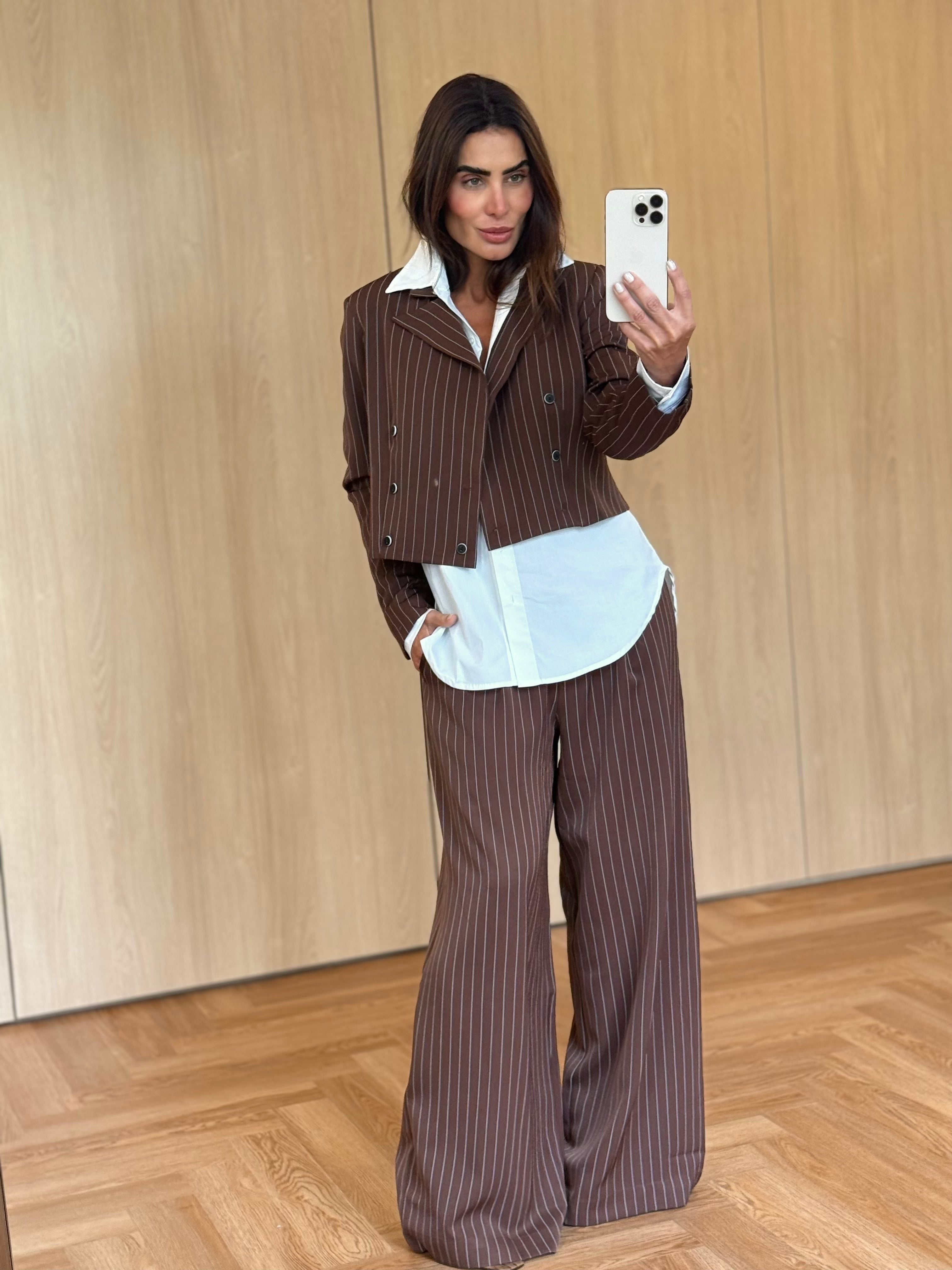 CONJUNTO ALFAIATARIA CALÇA RETA E BLAZER RISCA DE GIZ