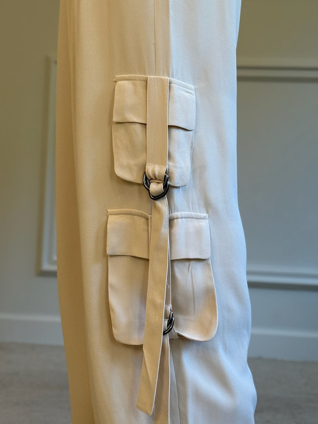 Calça Crepe Reta Com Bolsos