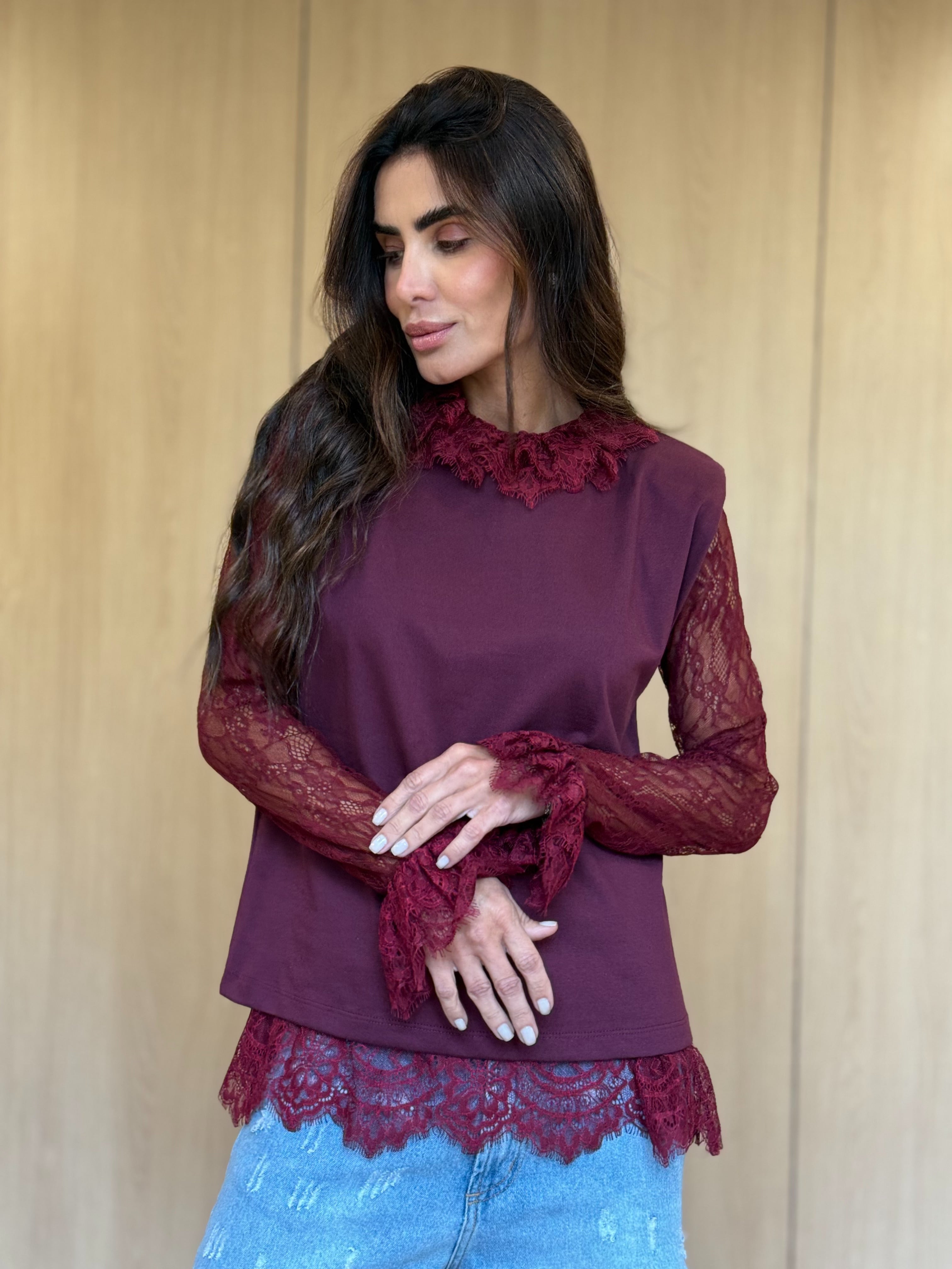Blusa sem manga com ombreira