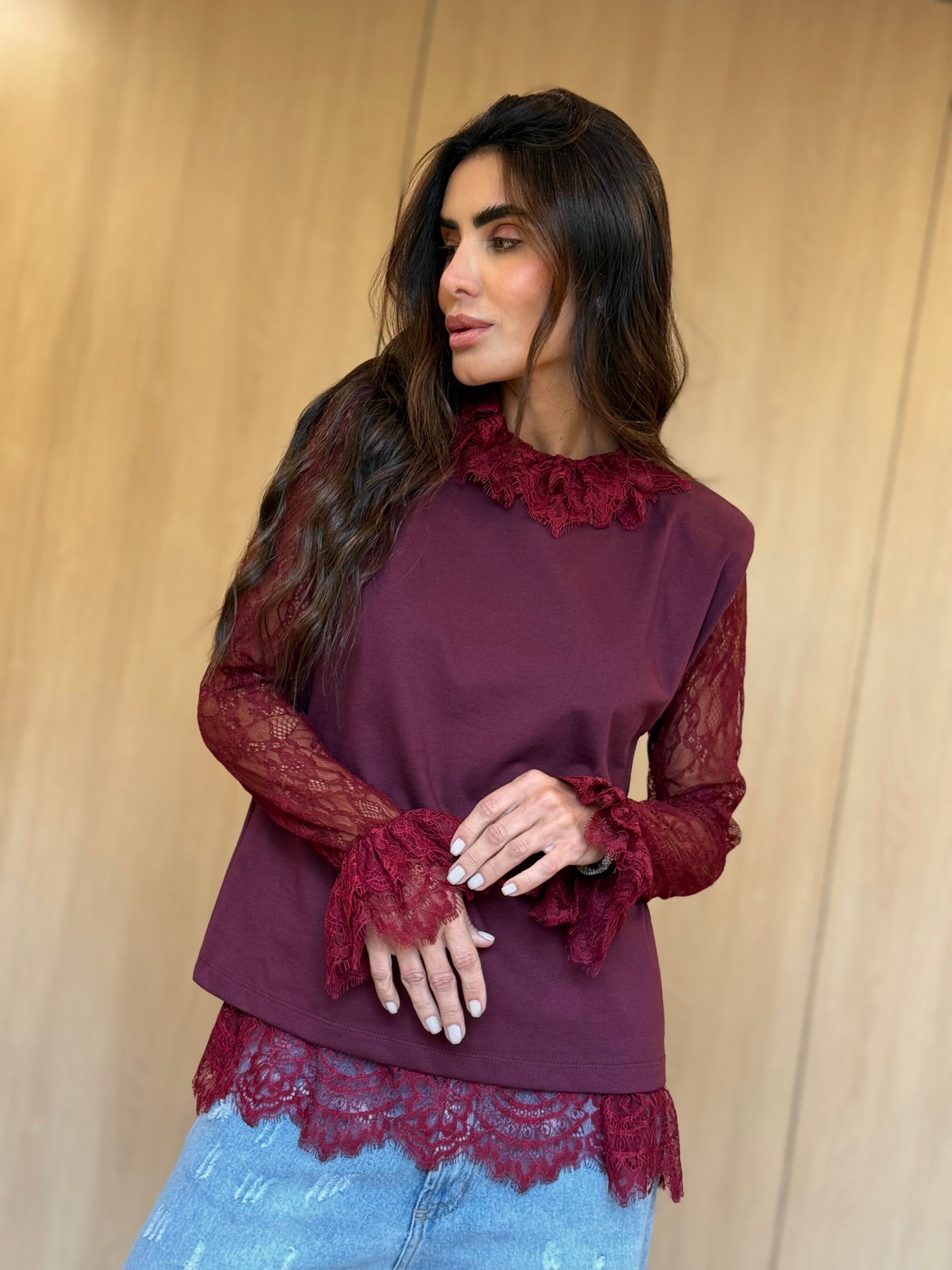 Blusa sem manga com ombreira